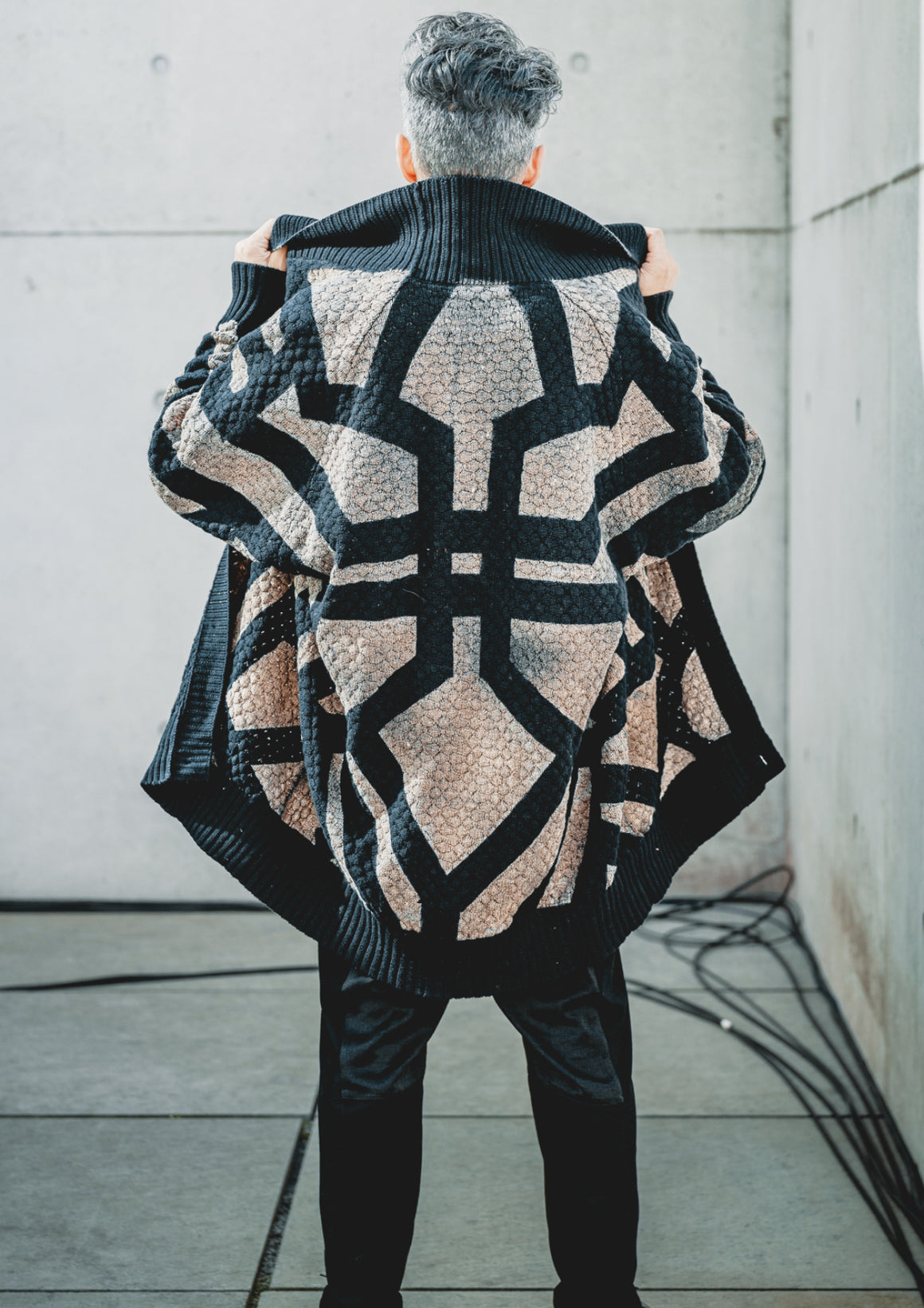 HANDPAINTED - COZY CARDIGAN - KNIT PEARL black painted