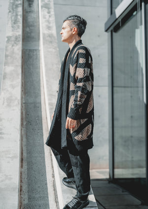 HANDPAINTED - COZY CARDIGAN - KNIT PEARL black painted