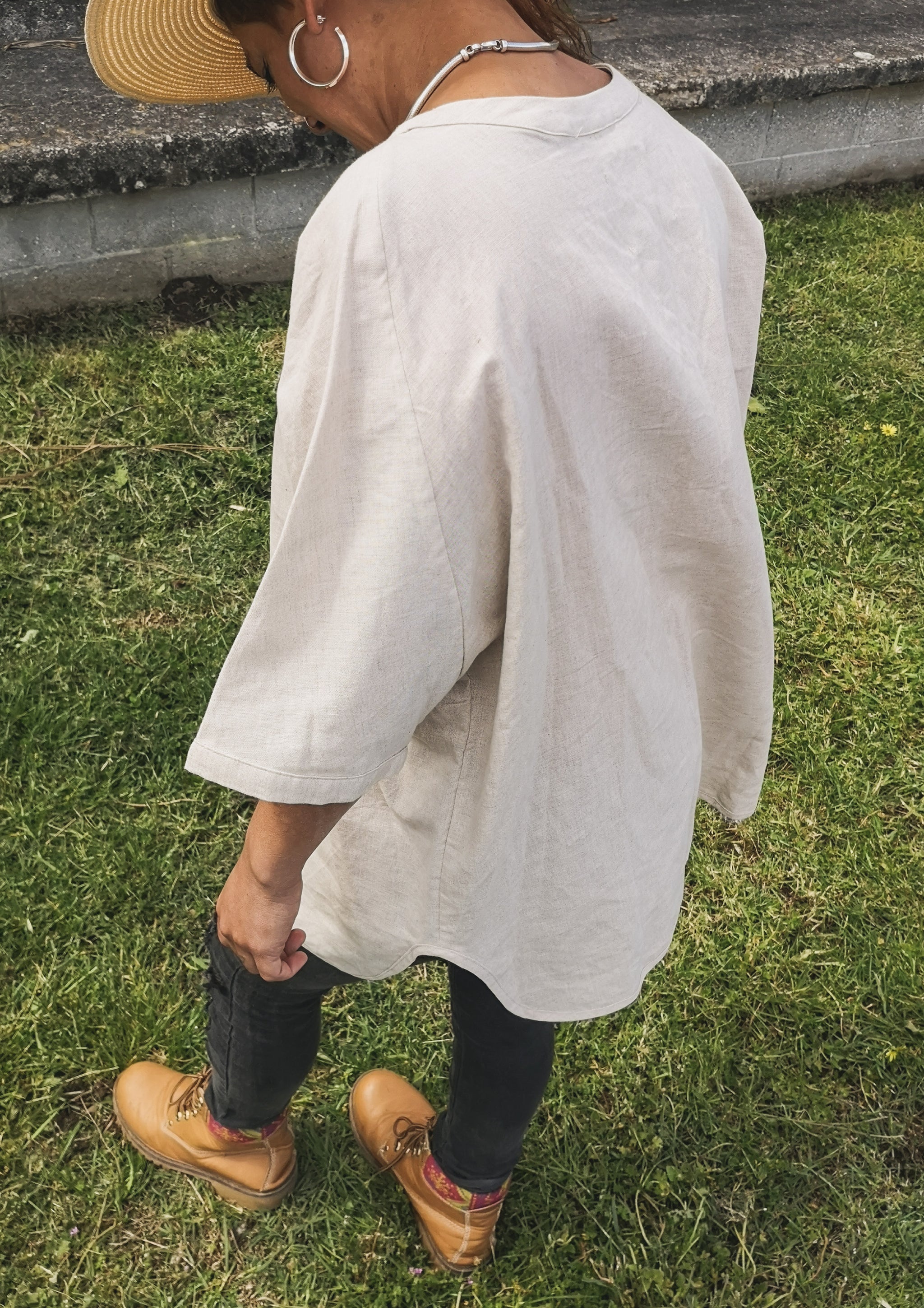 BLOUSE V-COLLAR BUTTONS - NATURAL LINEN white - BERENIK