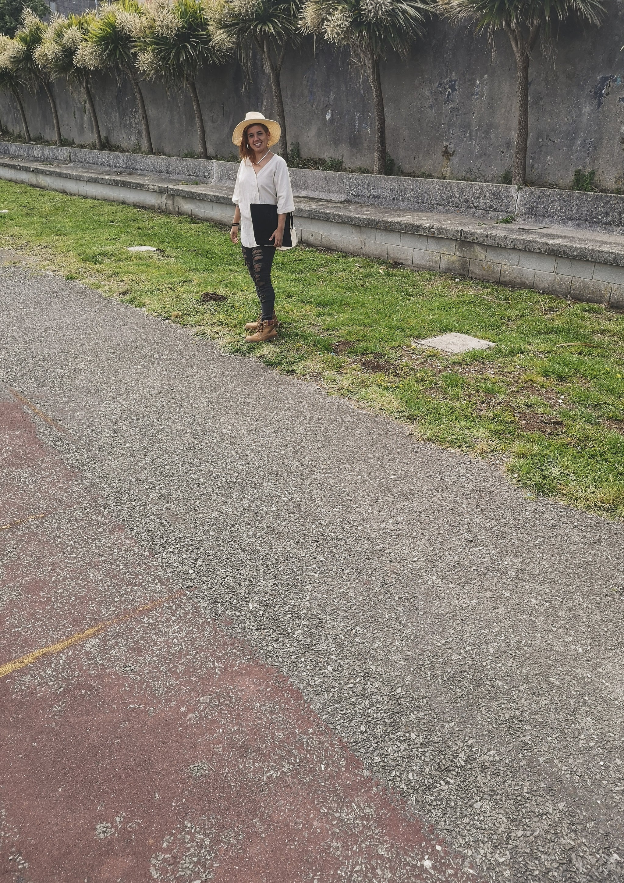 BLOUSE V-COLLAR BUTTONS - NATURAL LINEN white - BERENIK