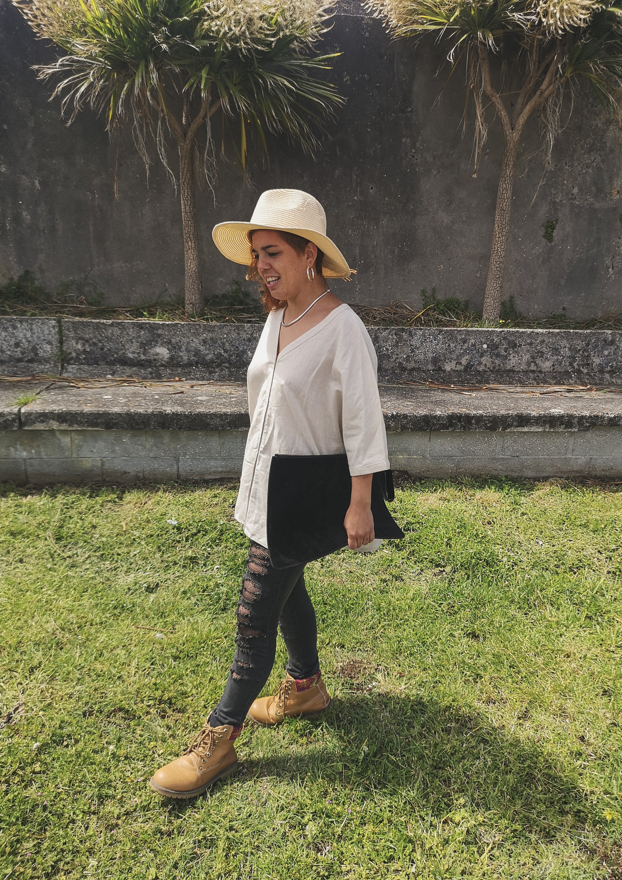 BLOUSE V-COLLAR BUTTONS - NATURAL LINEN white - BERENIK