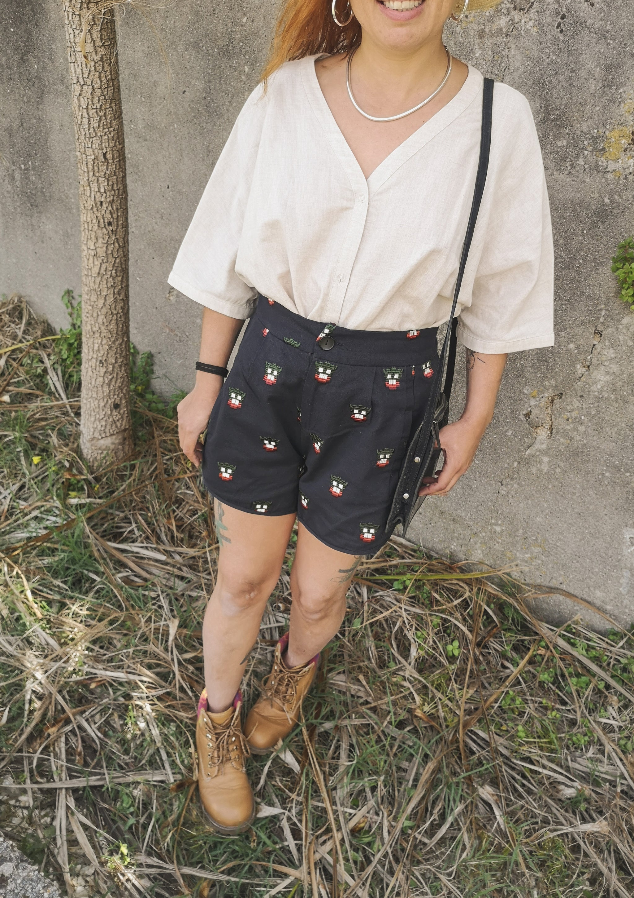 SHORTS HIGH WAIST - LINEN black with embroidery - BERENIK