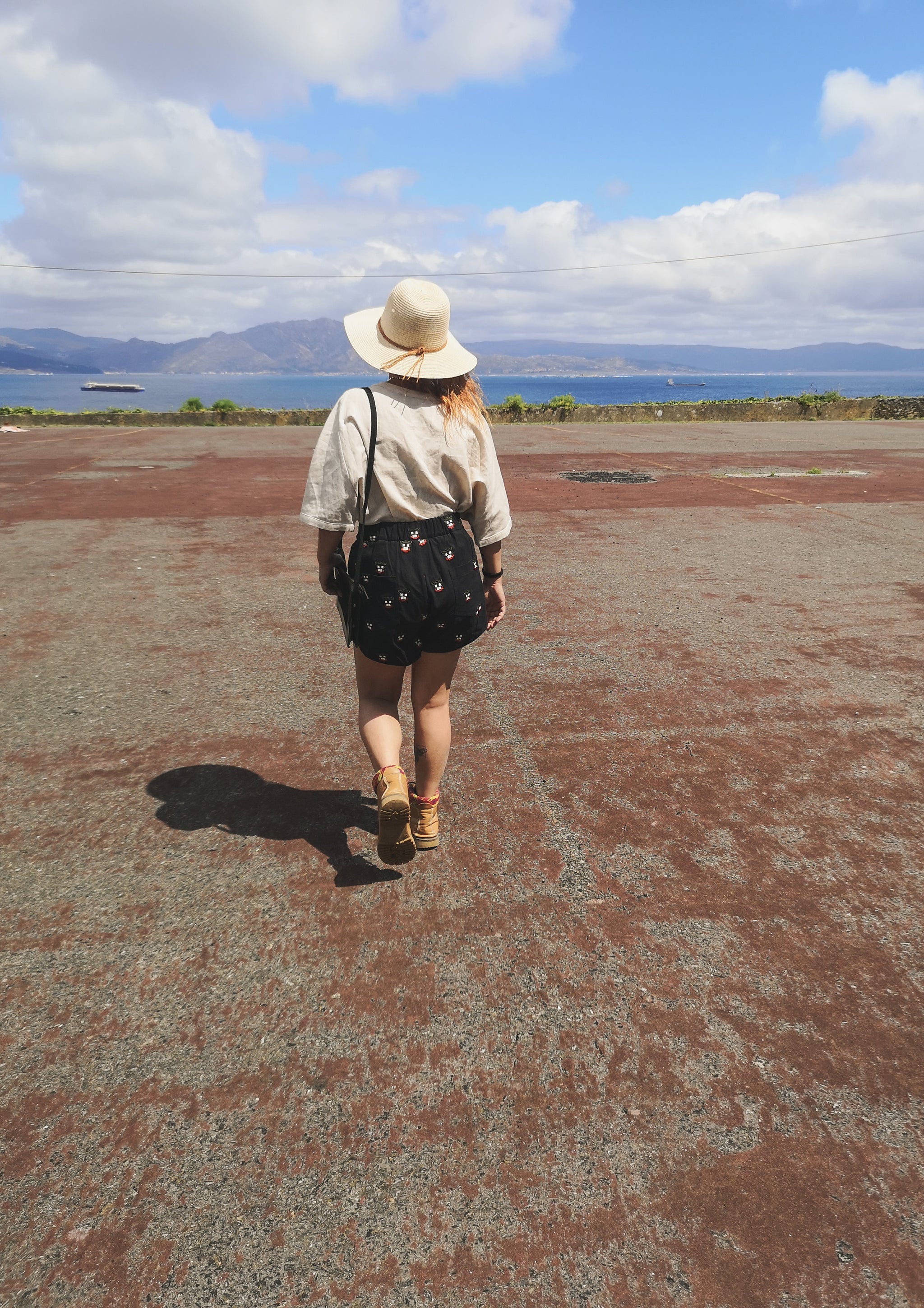 SHORTS HIGH WAIST - LINEN black with embroidery - BERENIK