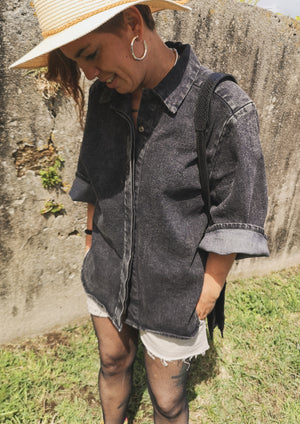 HIP DENIM BLOUSE - washed black - BERENIK