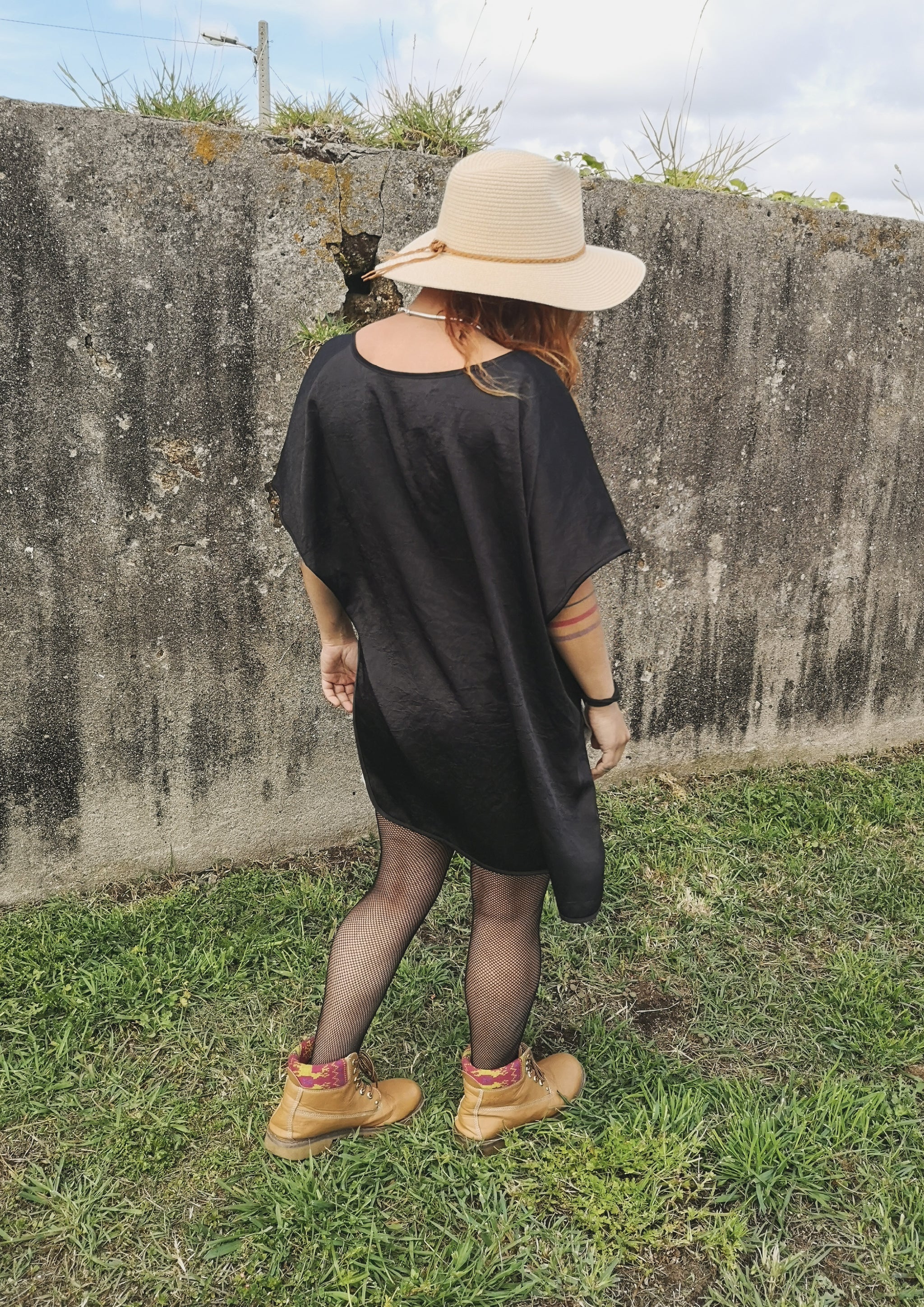 SHIRT SLEEVELESS-V-COLLAR - black shiny - BERENIK