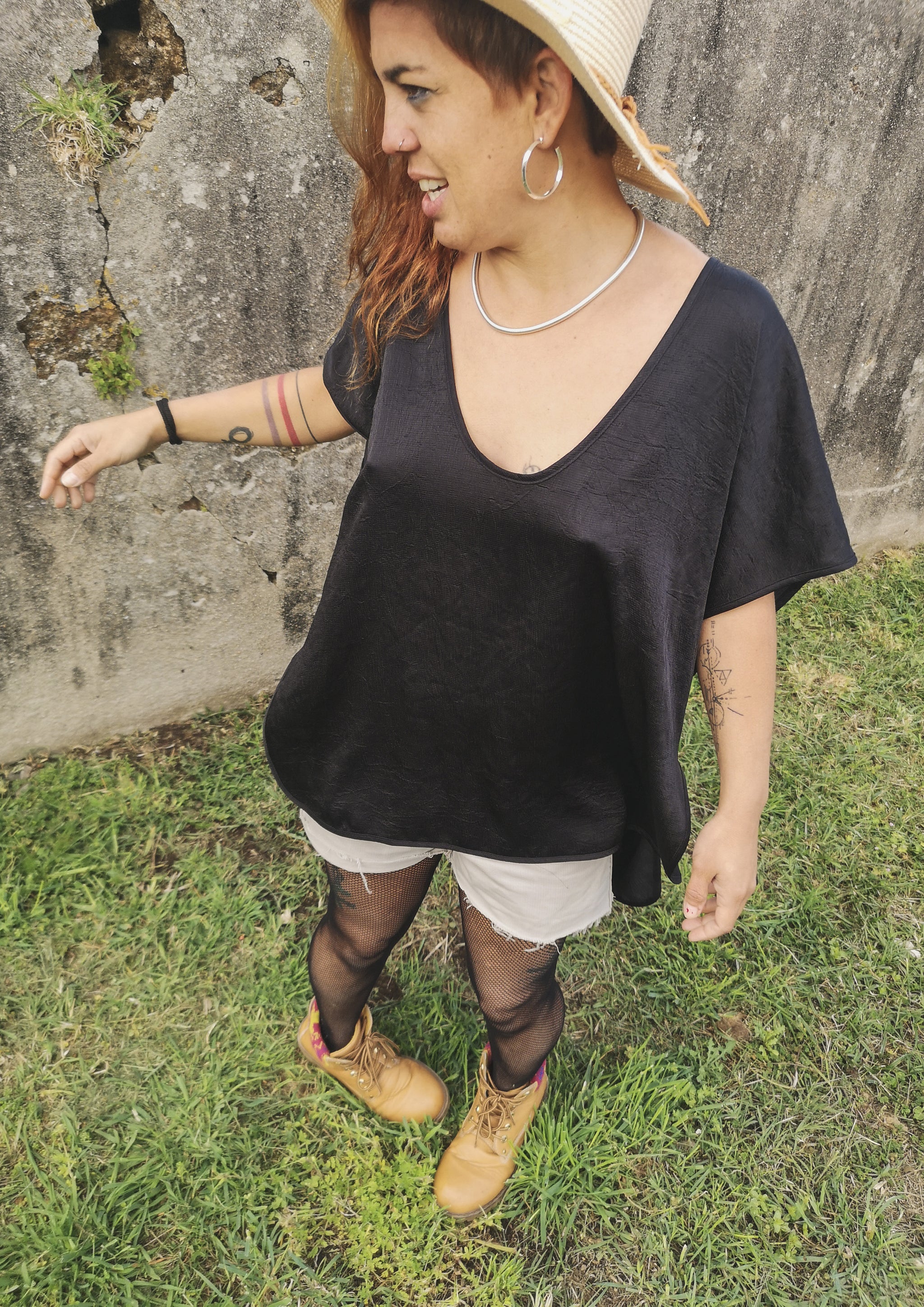 SHIRT SLEEVELESS-V-COLLAR - black shiny - BERENIK