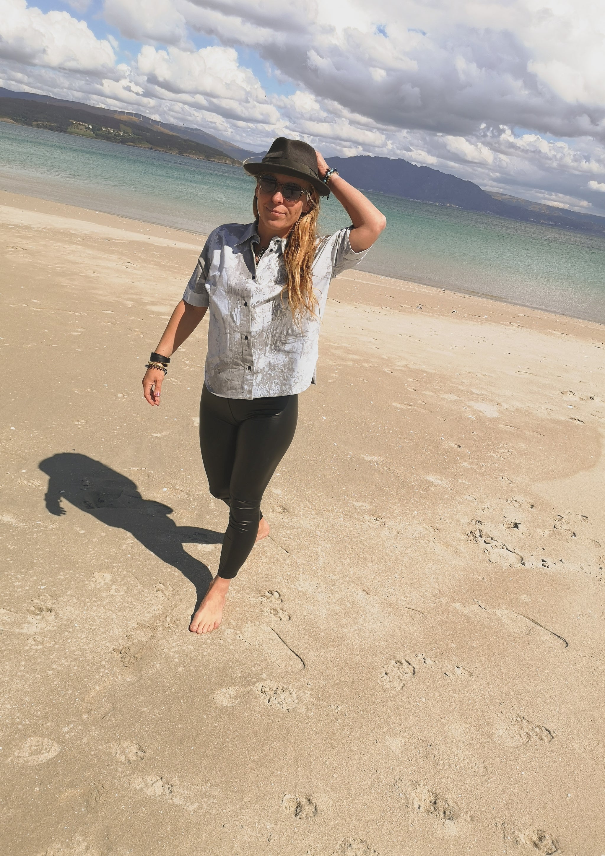 HOMEMADE - UNIQUE BLOUSE UNISEX - HAND PAINTED - light blue / grey - BERENIK