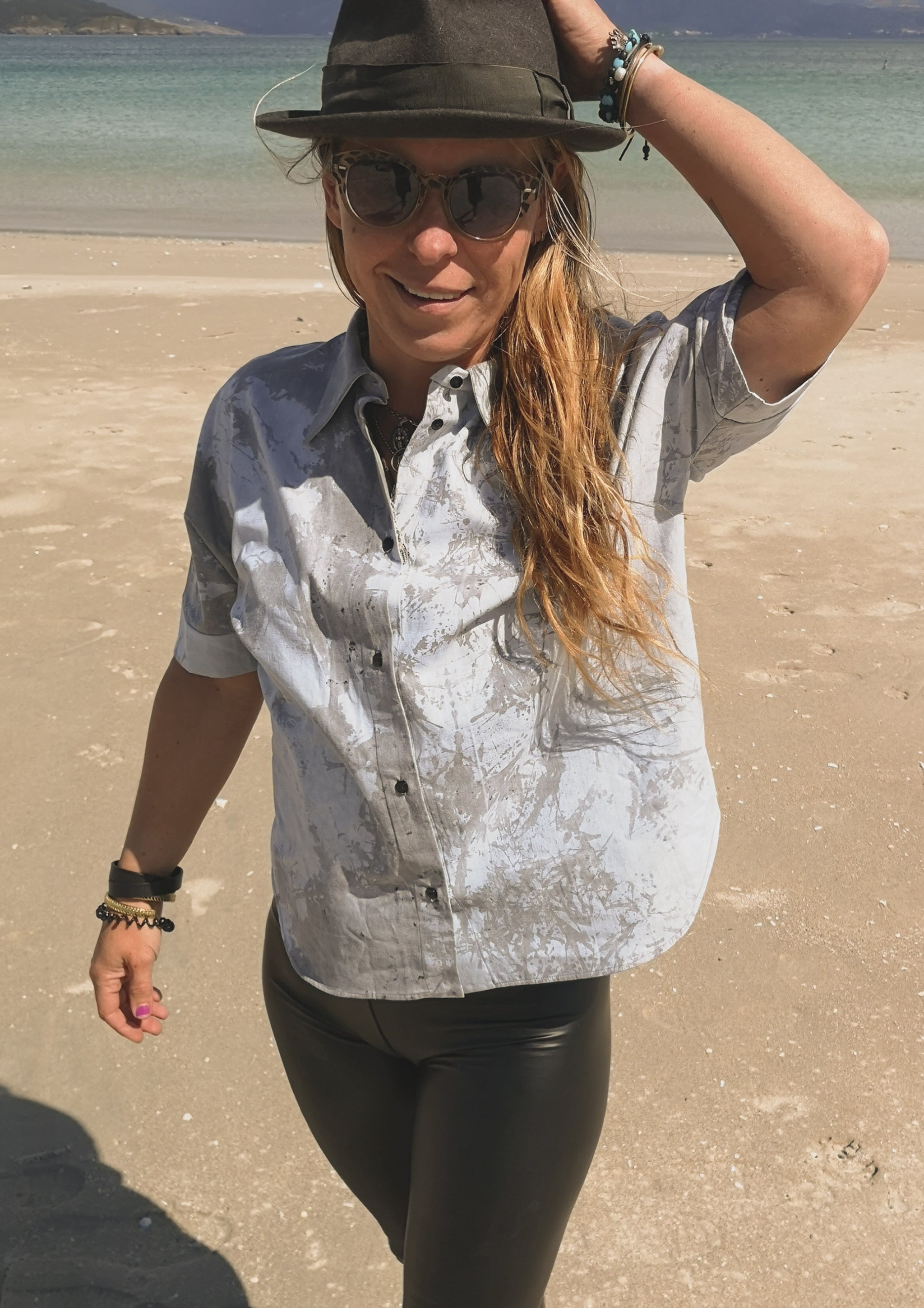 HOMEMADE - UNIQUE BLOUSE UNISEX - HAND PAINTED - light blue / grey - BERENIK