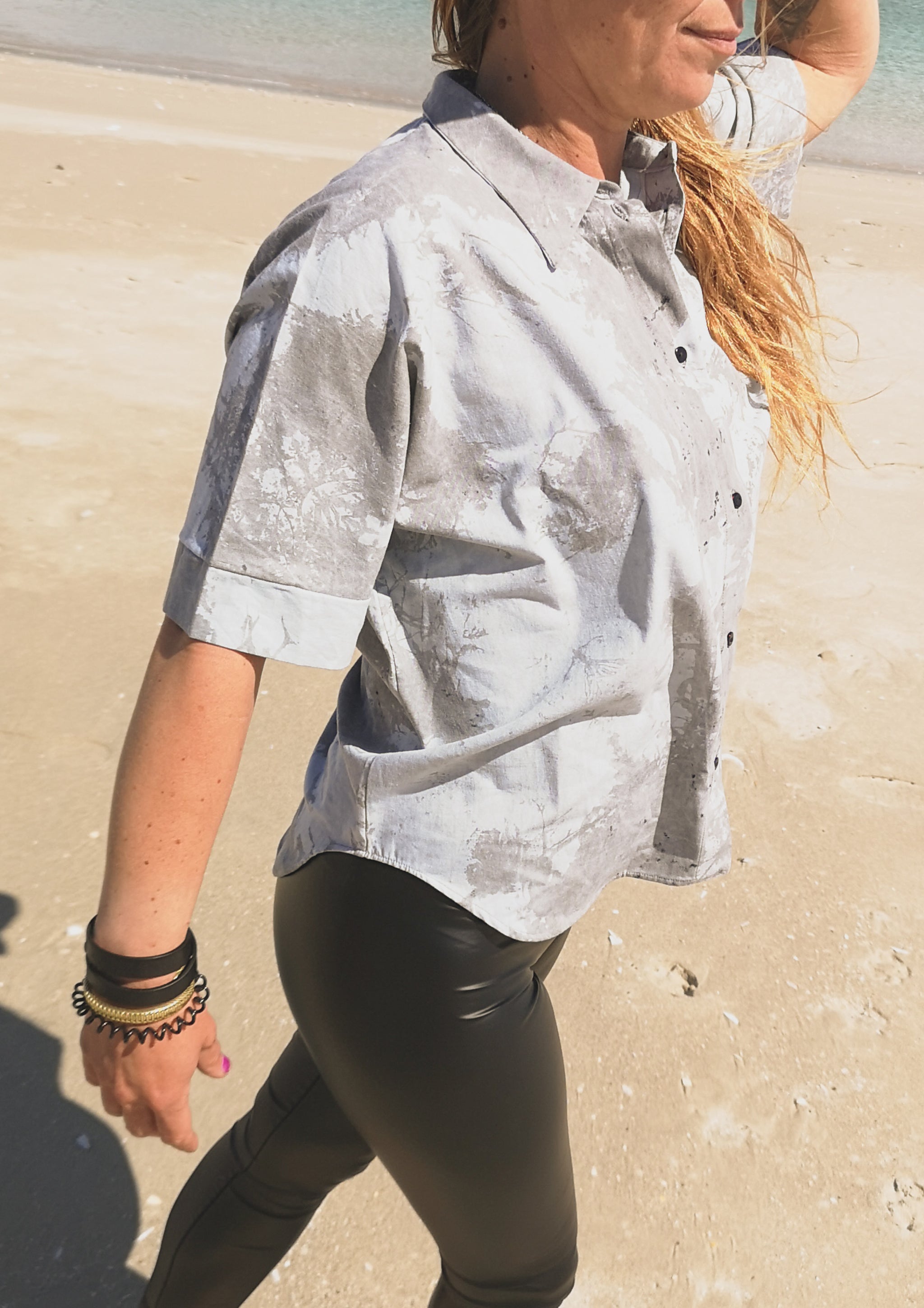 HOMEMADE - UNIQUE BLOUSE UNISEX - HAND PAINTED - light blue / grey - BERENIK