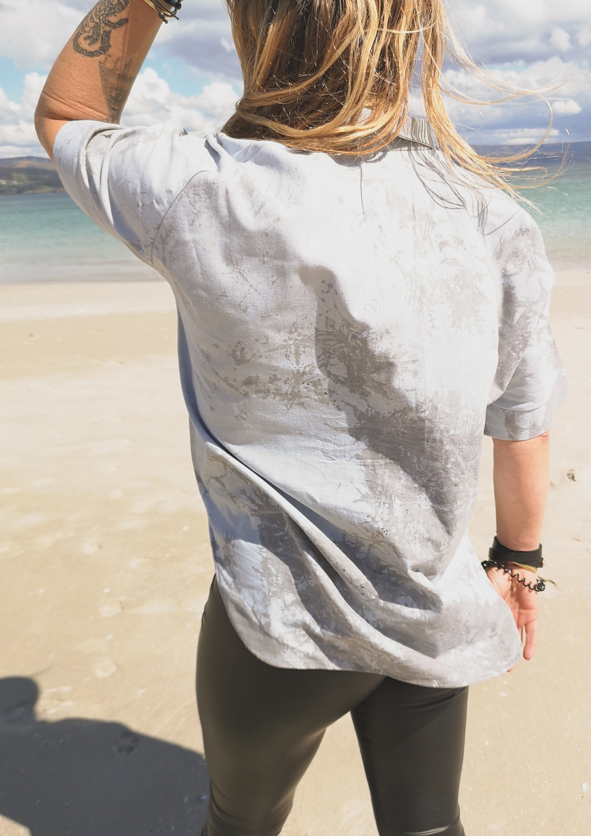 HOMEMADE - UNIQUE BLOUSE UNISEX - HAND PAINTED - light blue / grey - BERENIK