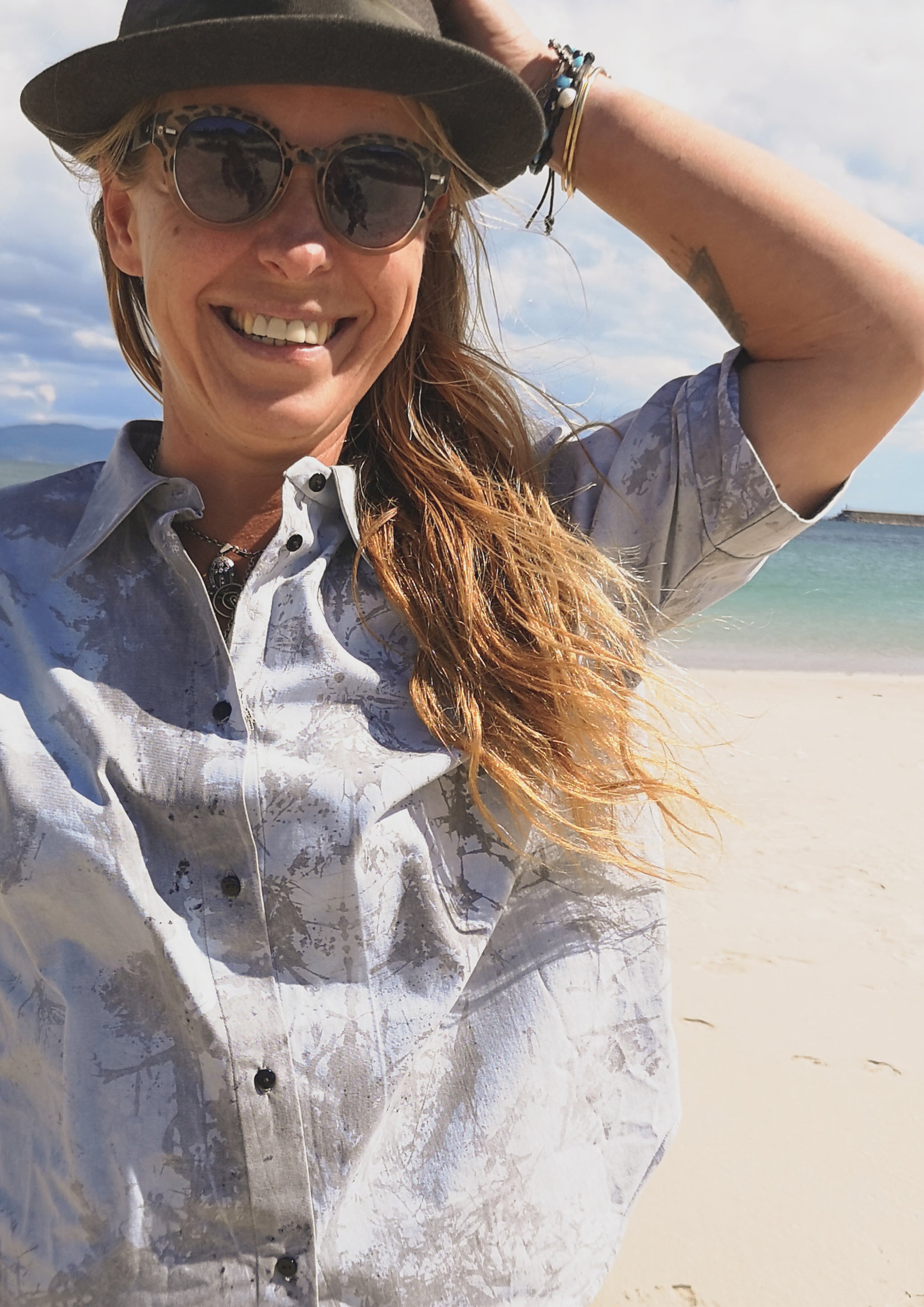 HOMEMADE - UNIQUE BLOUSE UNISEX - HAND PAINTED - light blue / grey - BERENIK