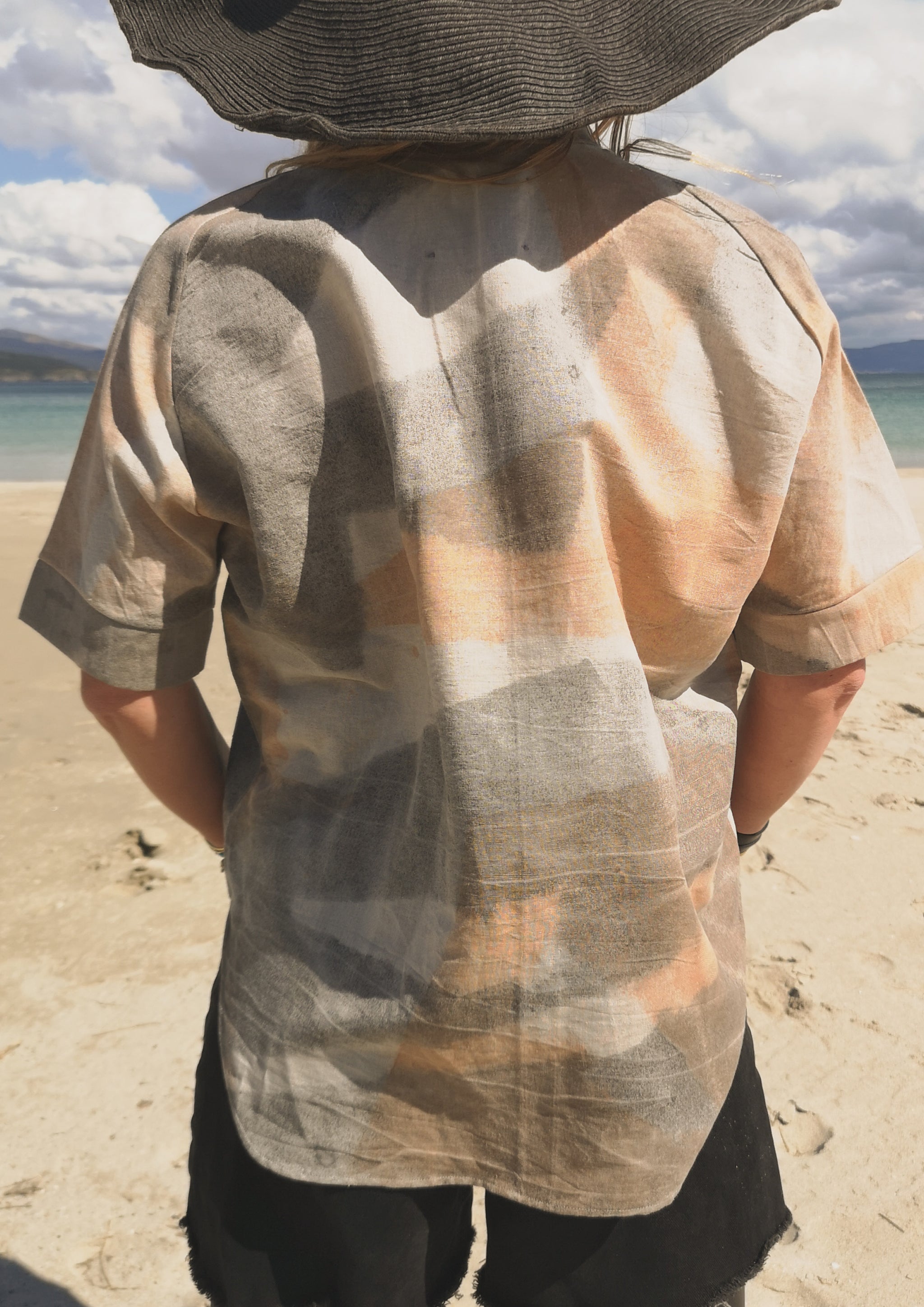 HOMEMADE - UNIQUE BLOUSE UNISEX - HAND PAINTED - light grey / salmon - BERENIK