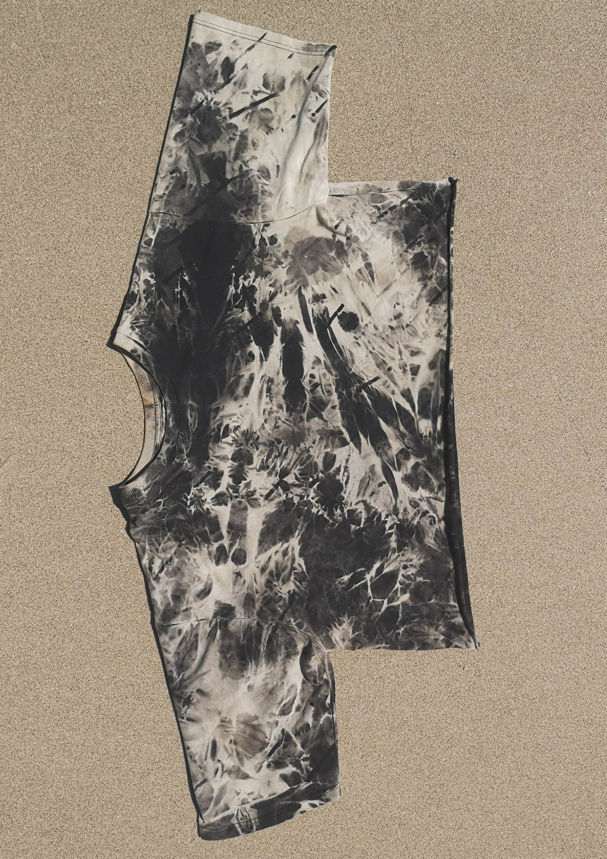 CROP TOP - black / white hand bleached - BERENIK