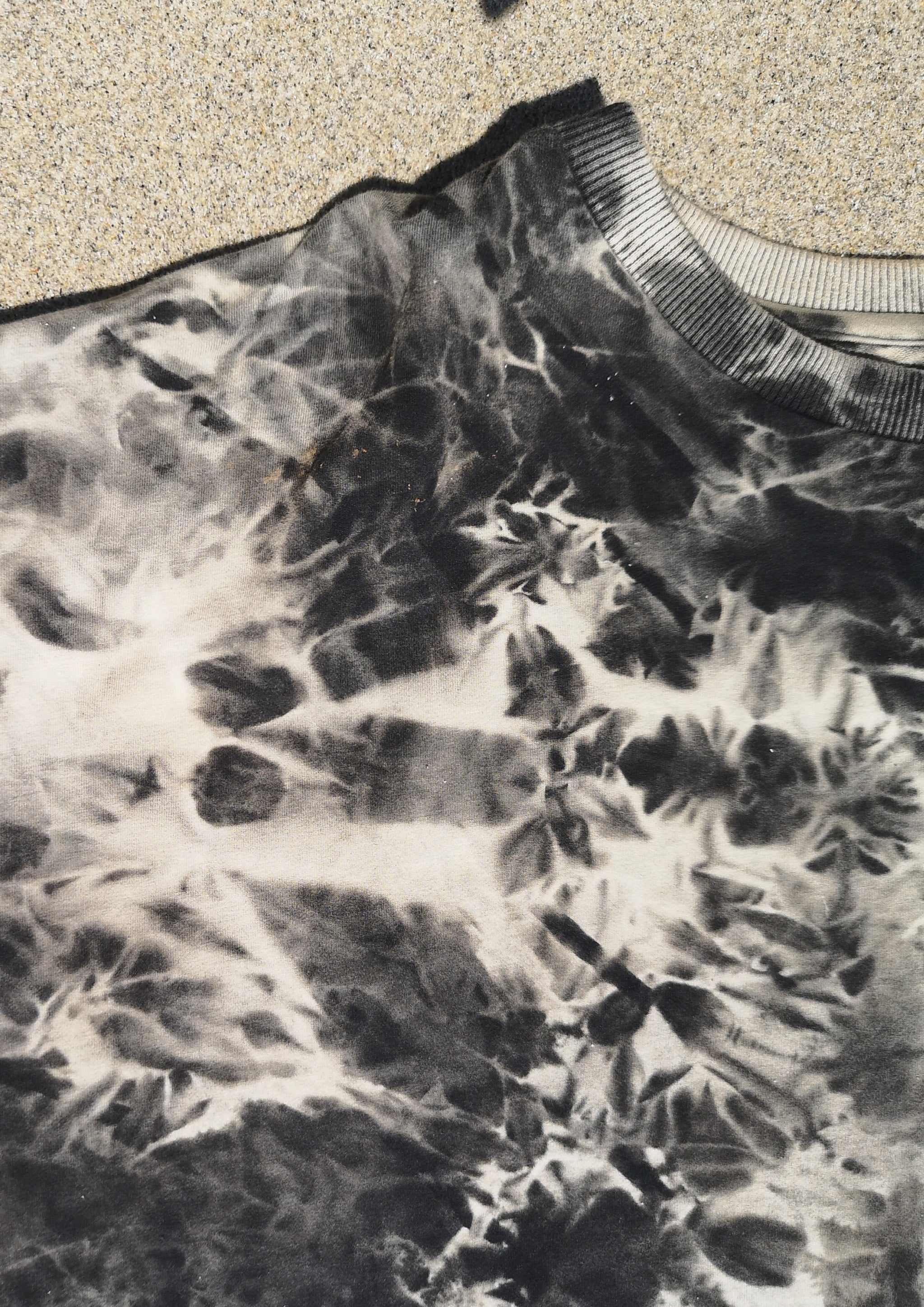 CROP TOP - black / white hand bleached - BERENIK