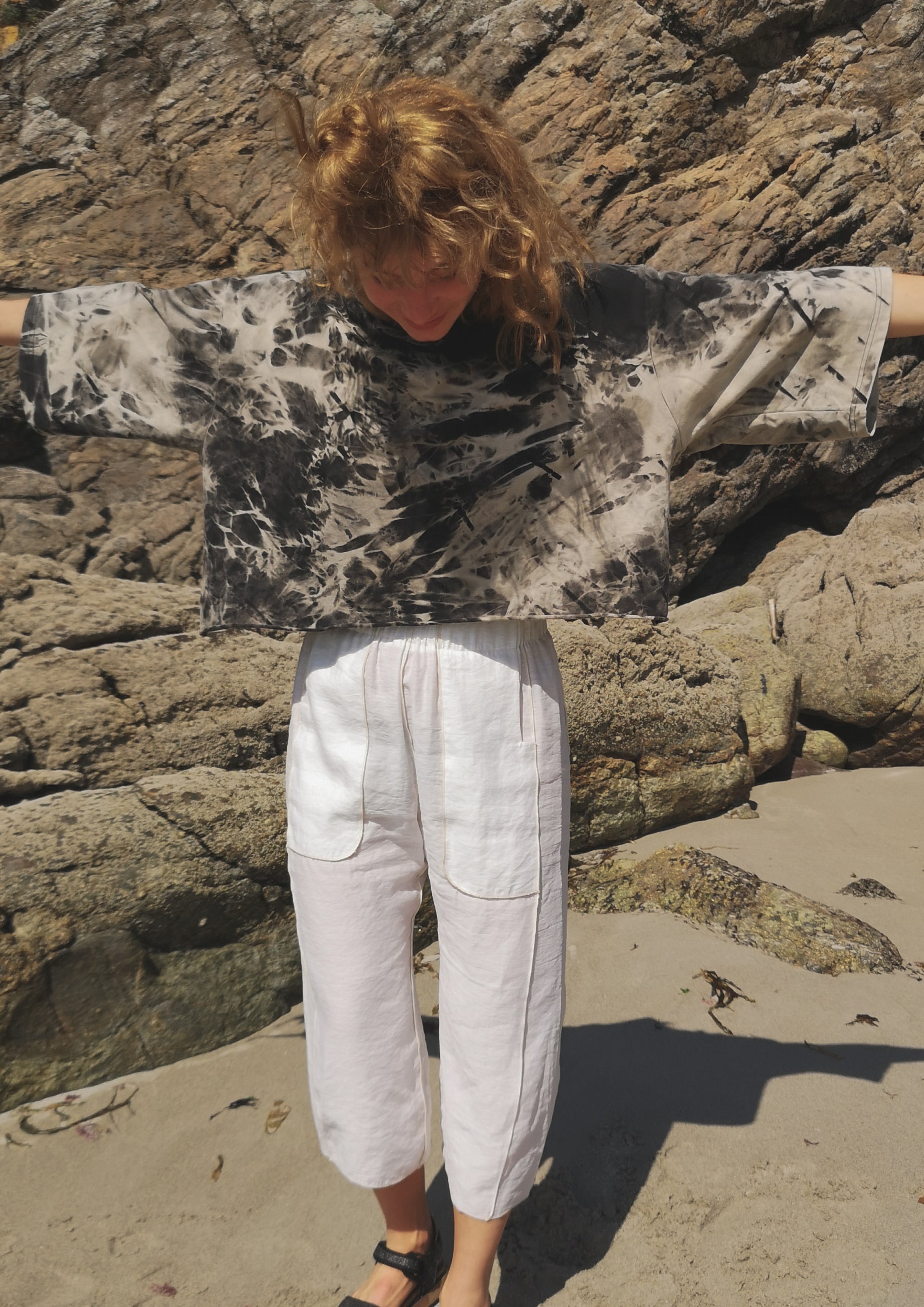 CROP TOP - black / white hand bleached - BERENIK