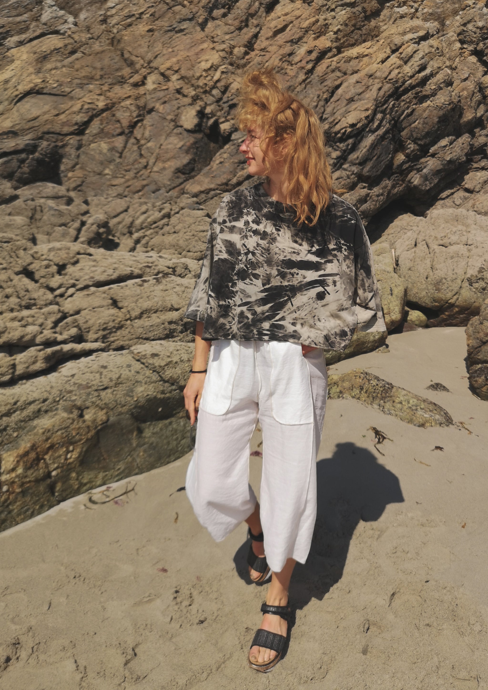 CROP TOP - black / white hand bleached - BERENIK