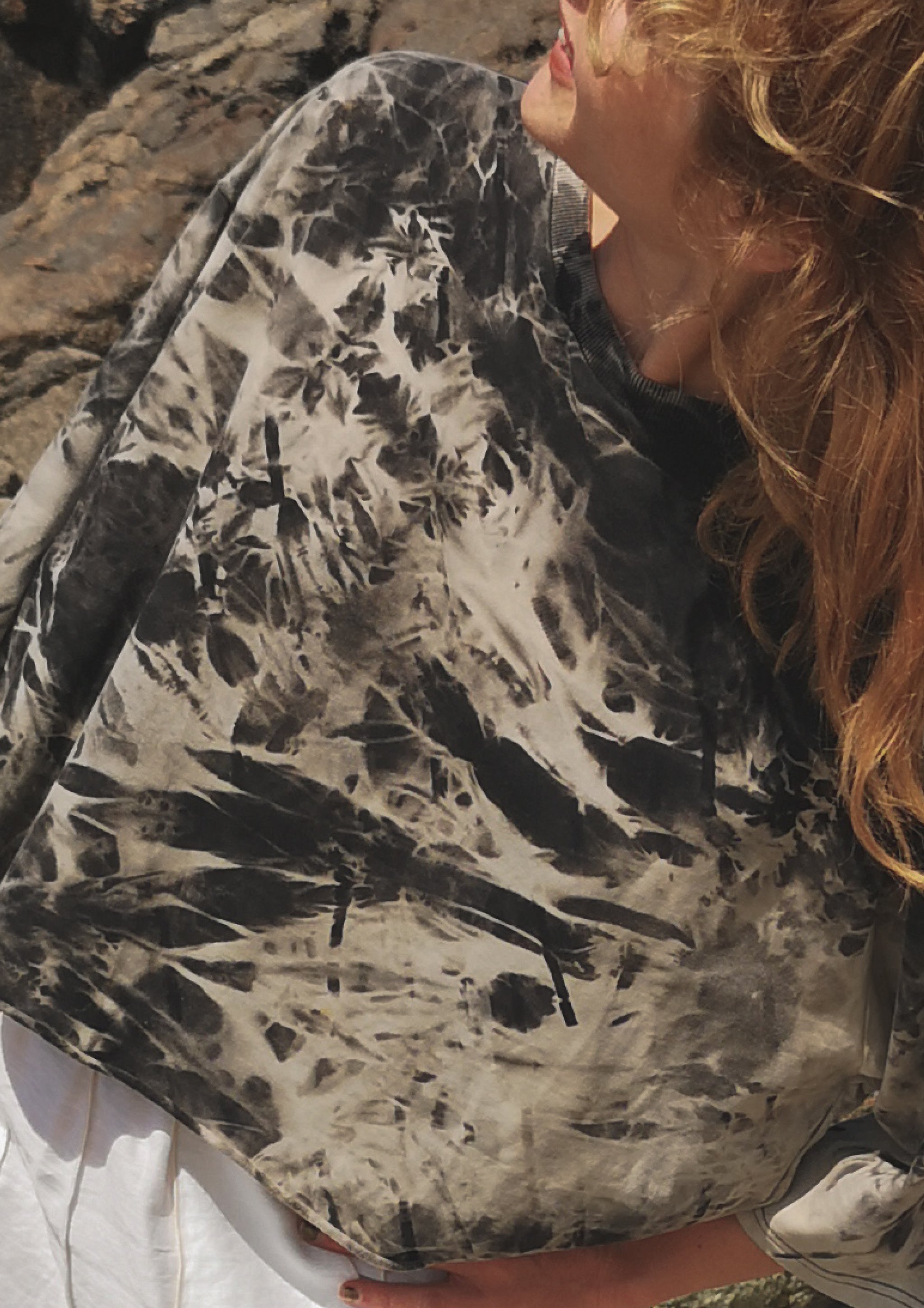 CROP TOP - black / white hand bleached - BERENIK