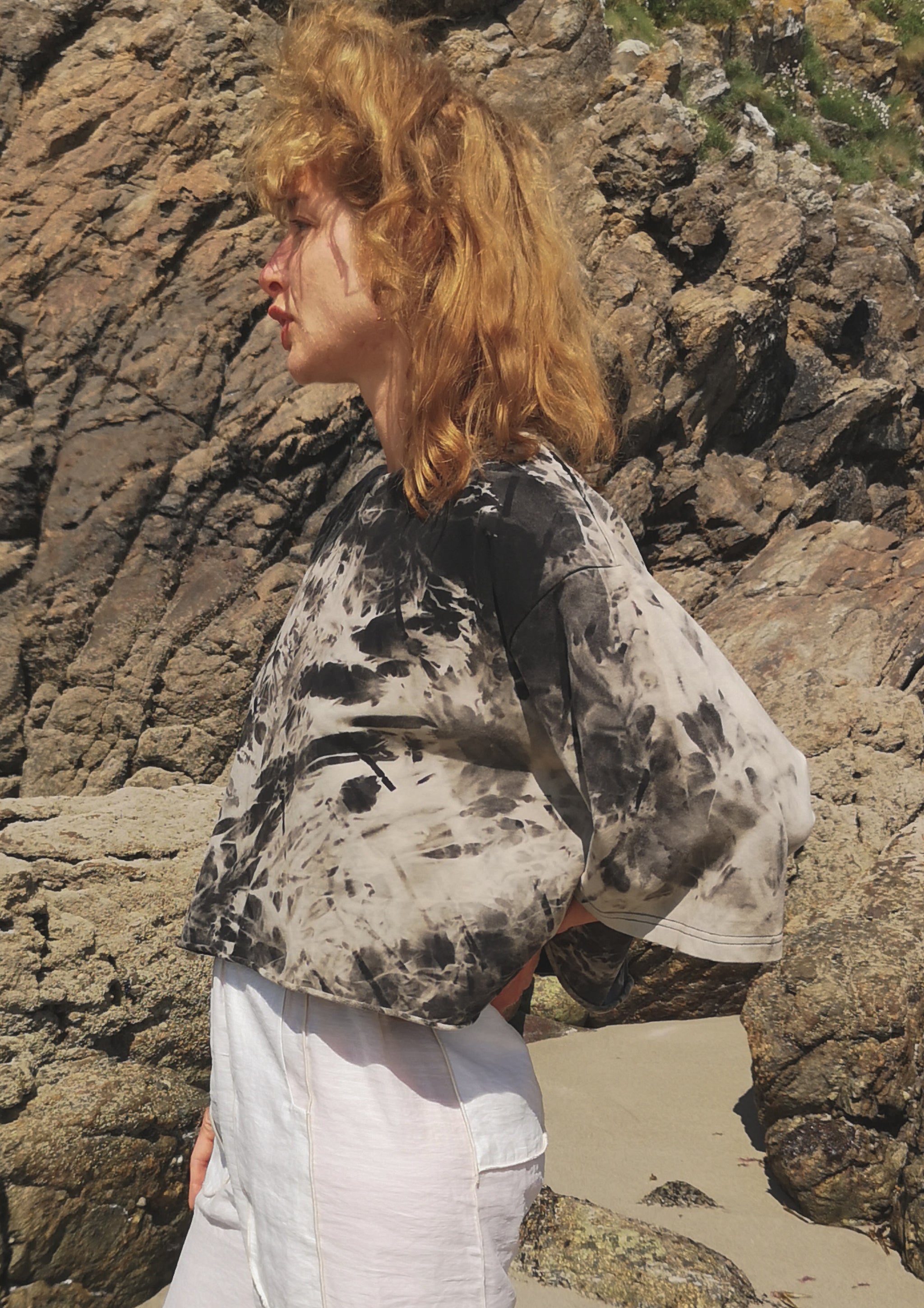 CROP TOP - black / white hand bleached - BERENIK