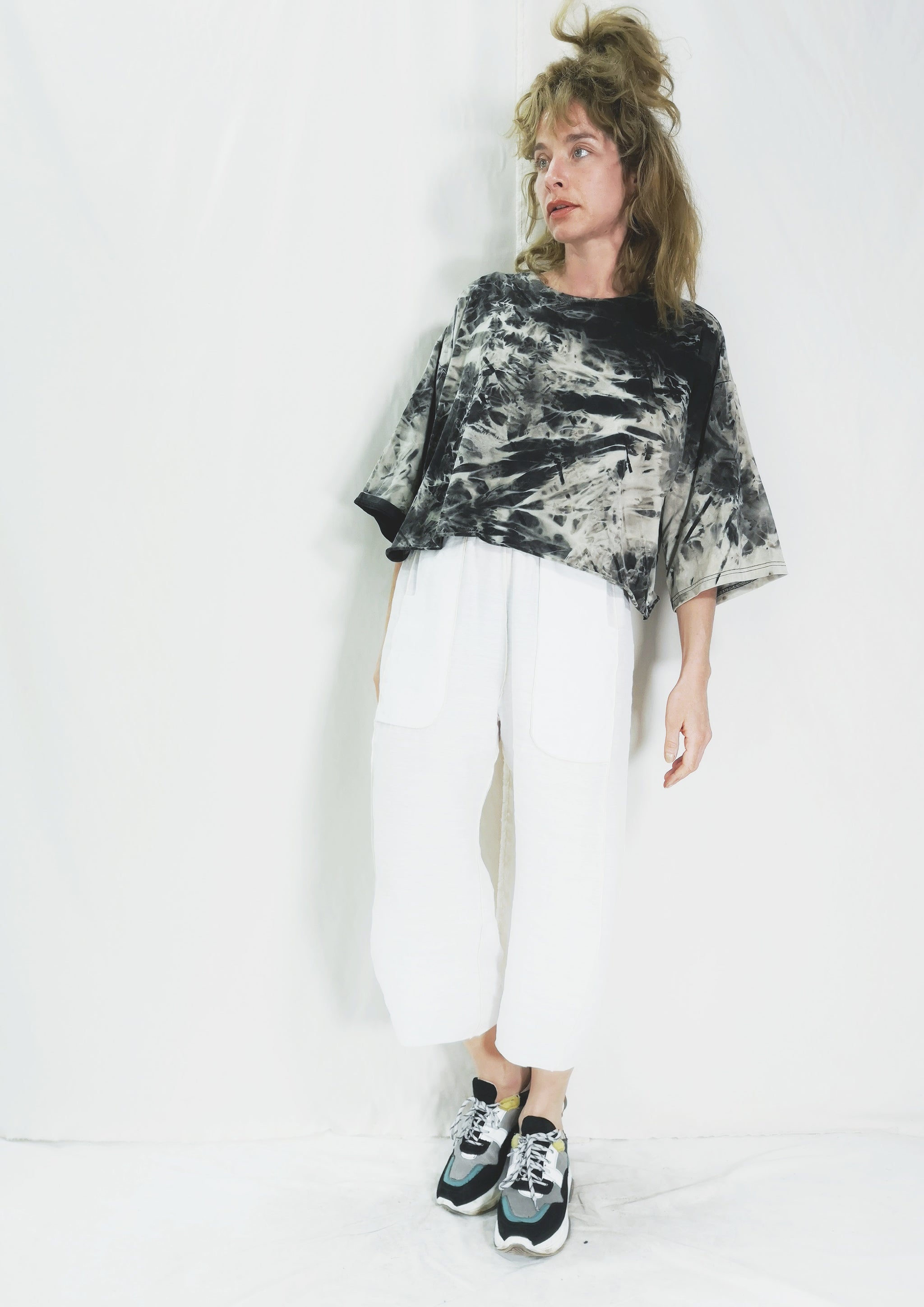 CROP TOP - black / white hand bleached - BERENIK