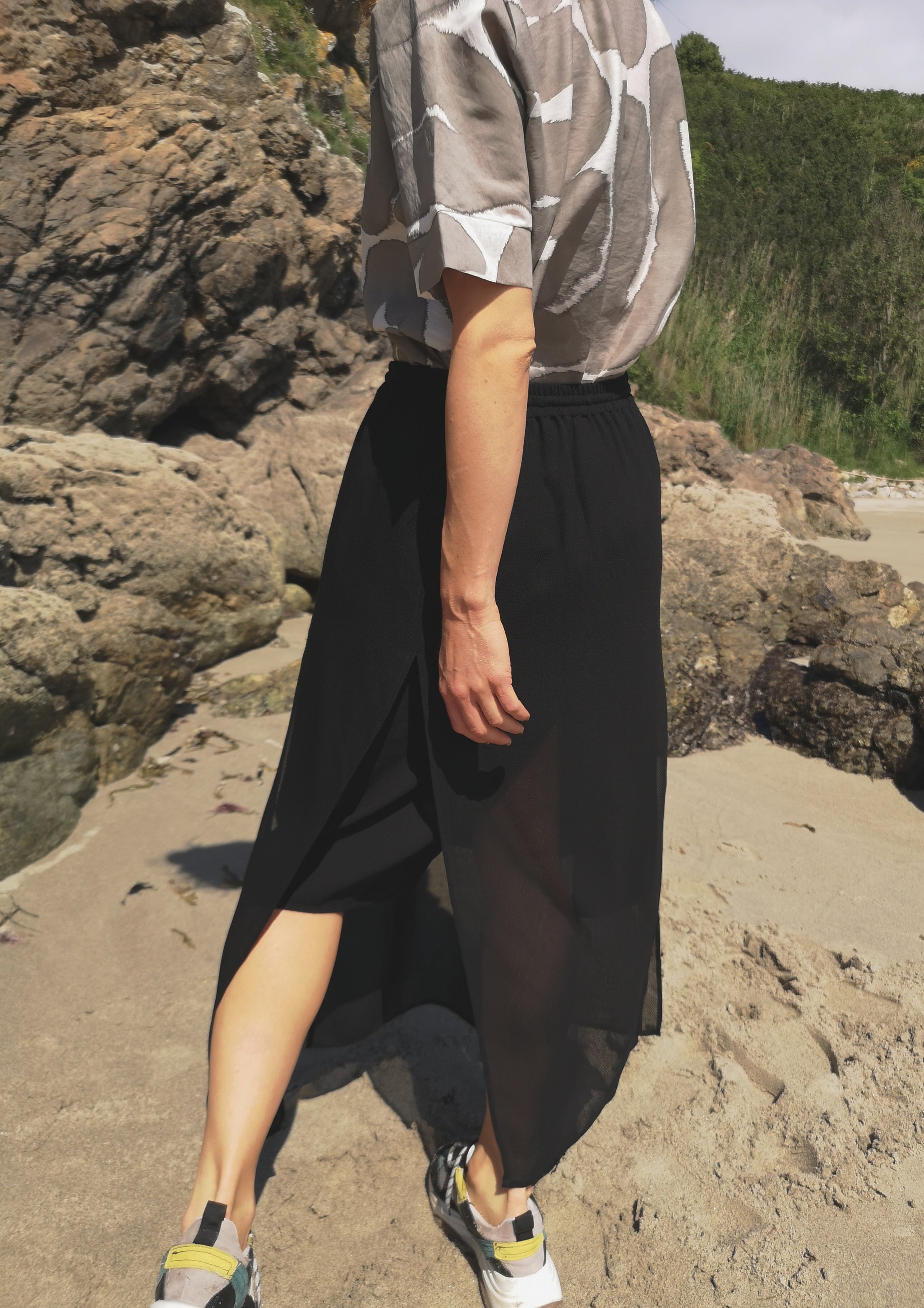 SKIRT LONG - SIDE SLOTS - AIRY MESH black - BERENIK