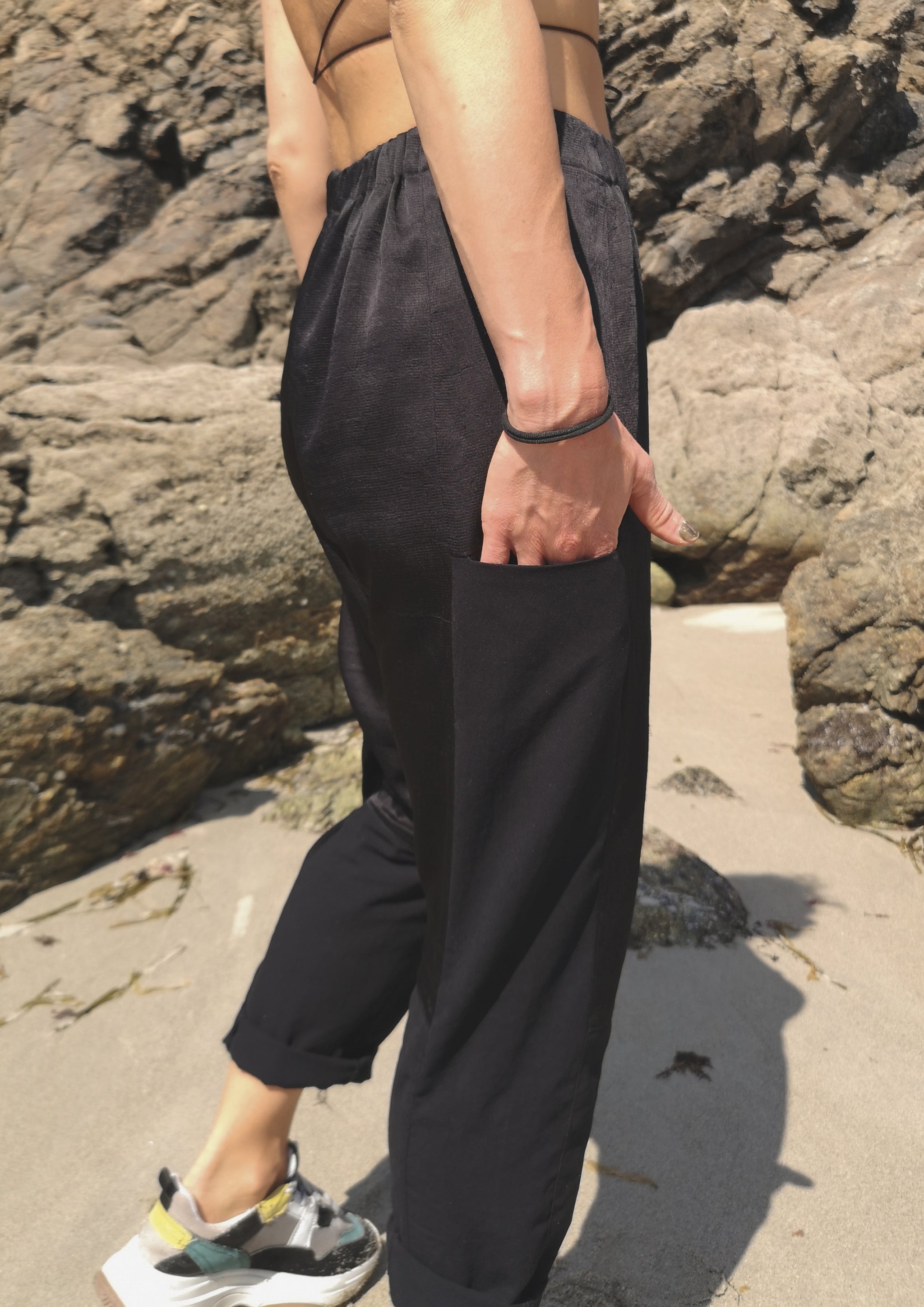 PANTS LOOSE ELASTIC - BLACK shiny - BERENIK