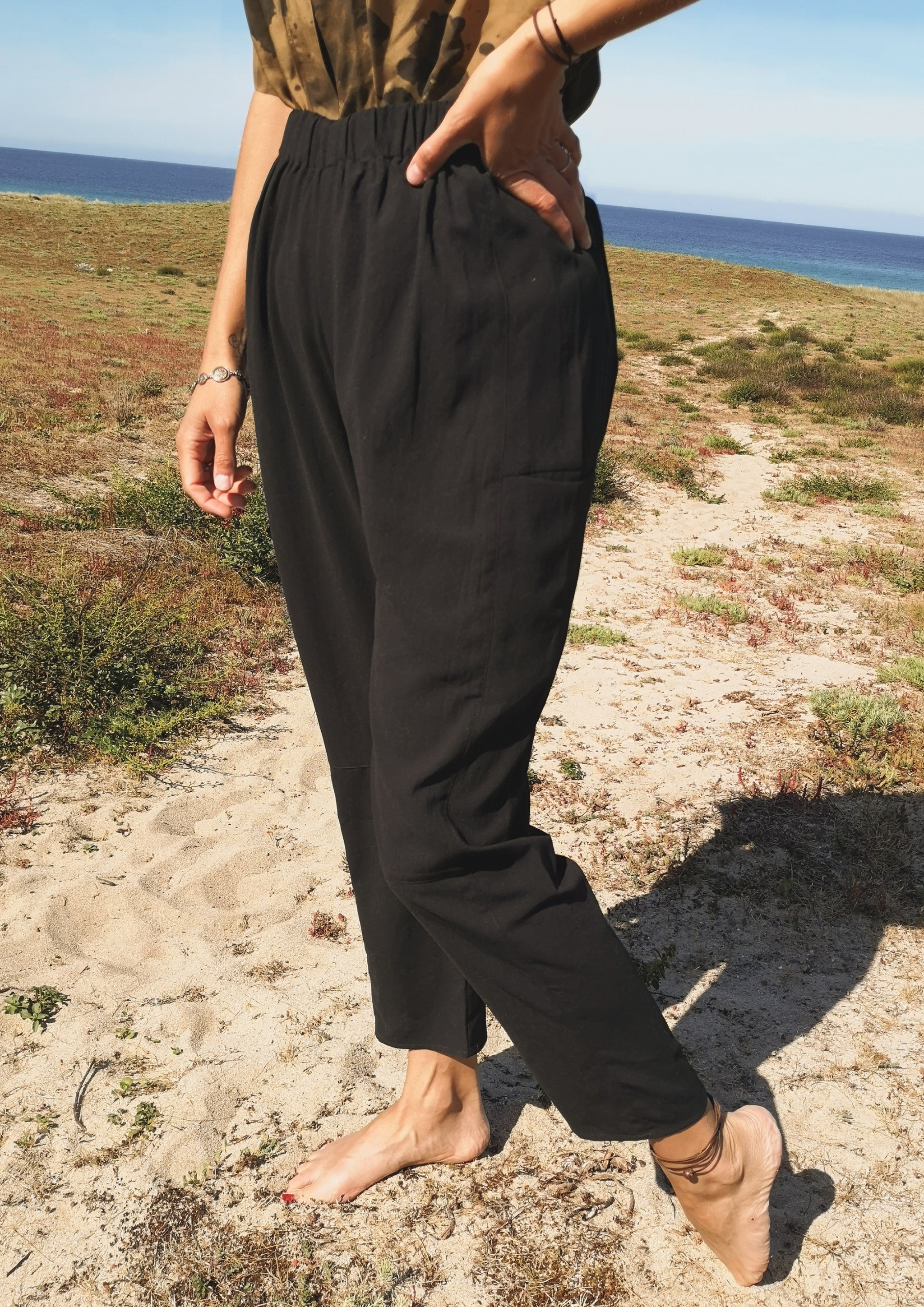 PANTS LOOSE ELASTIC BLACK PLAIN - BERENIK
