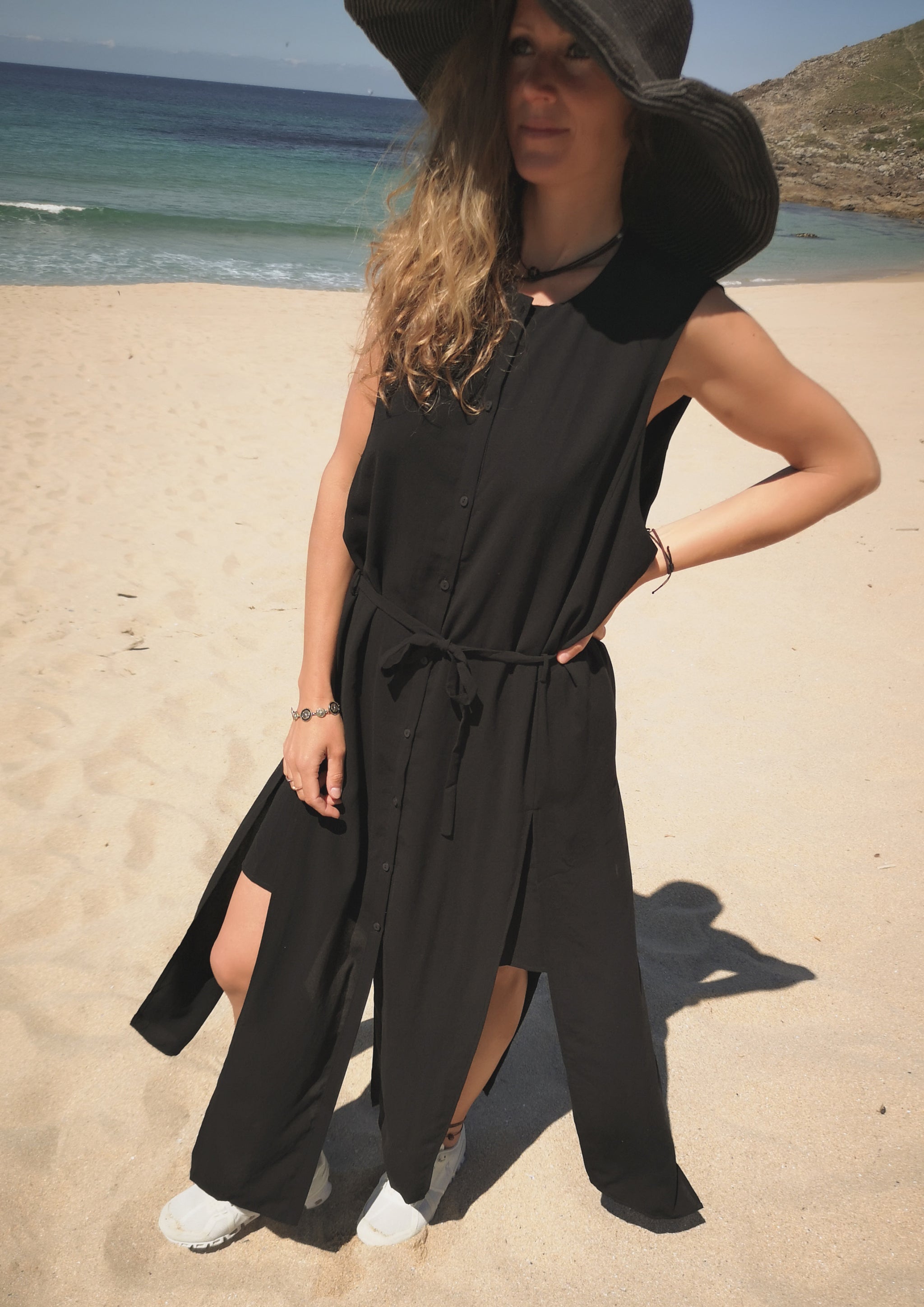 Long black sleeveless vest hot sale