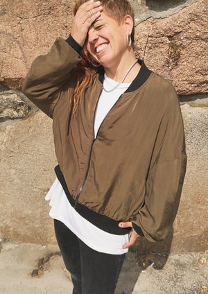 BOMBER JACKET - SILKY CUPRO khaki - BERENIK