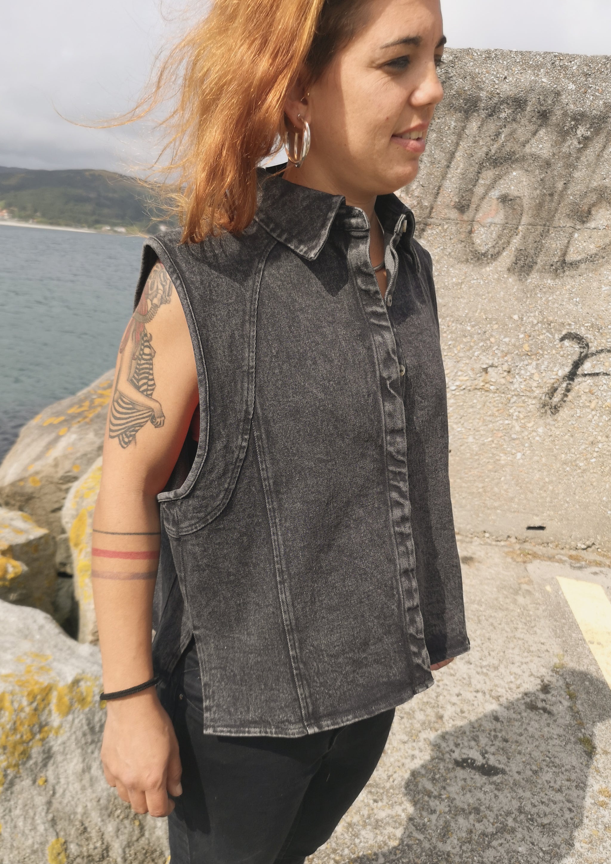SLEEVELESS SUMMER BLOUSE - DENIM washed black - BERENIK