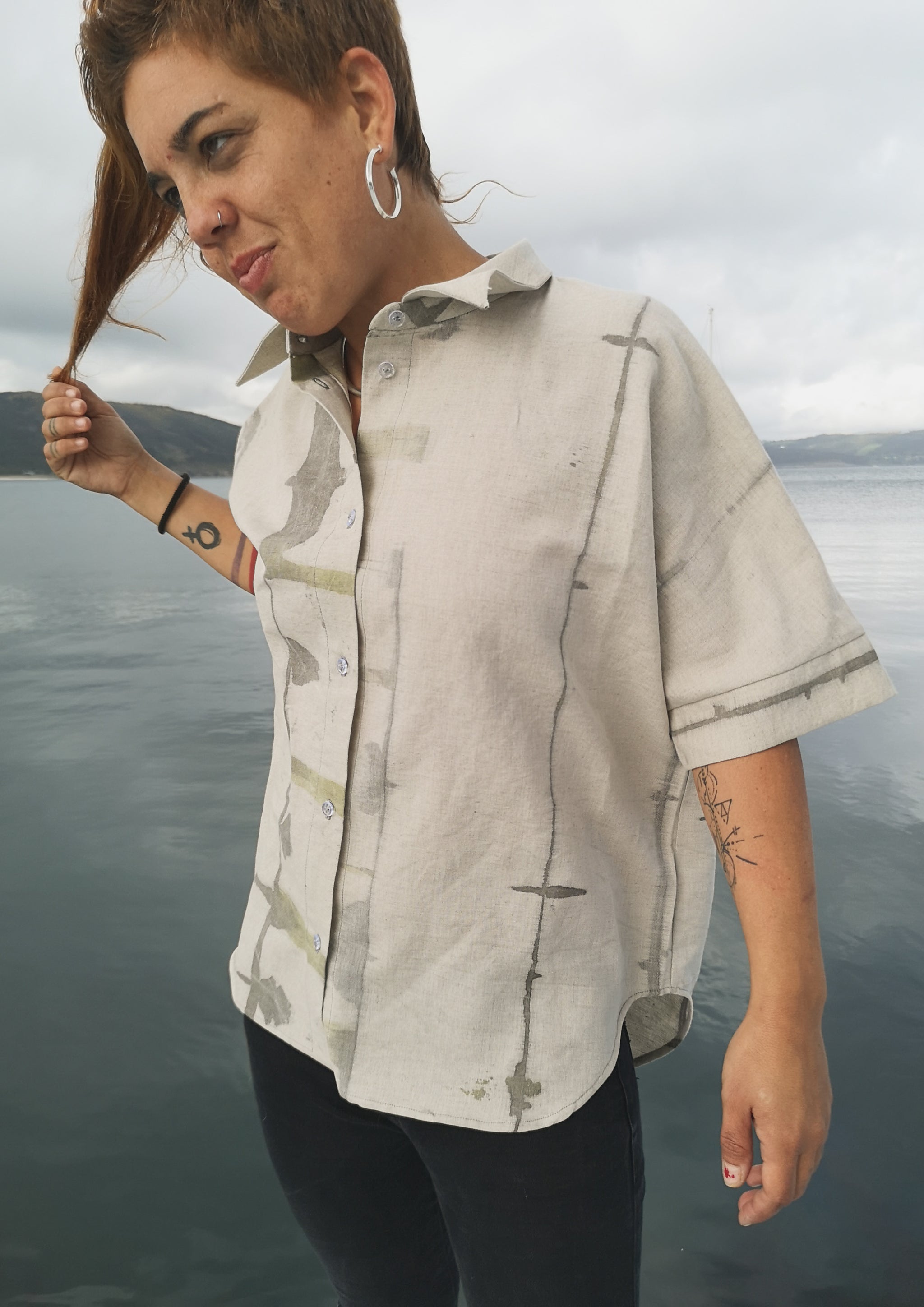 HOMEMADE - UNIQUE BLOUSE UNISEX - HAND PAINTED - white / grey / green - BERENIK