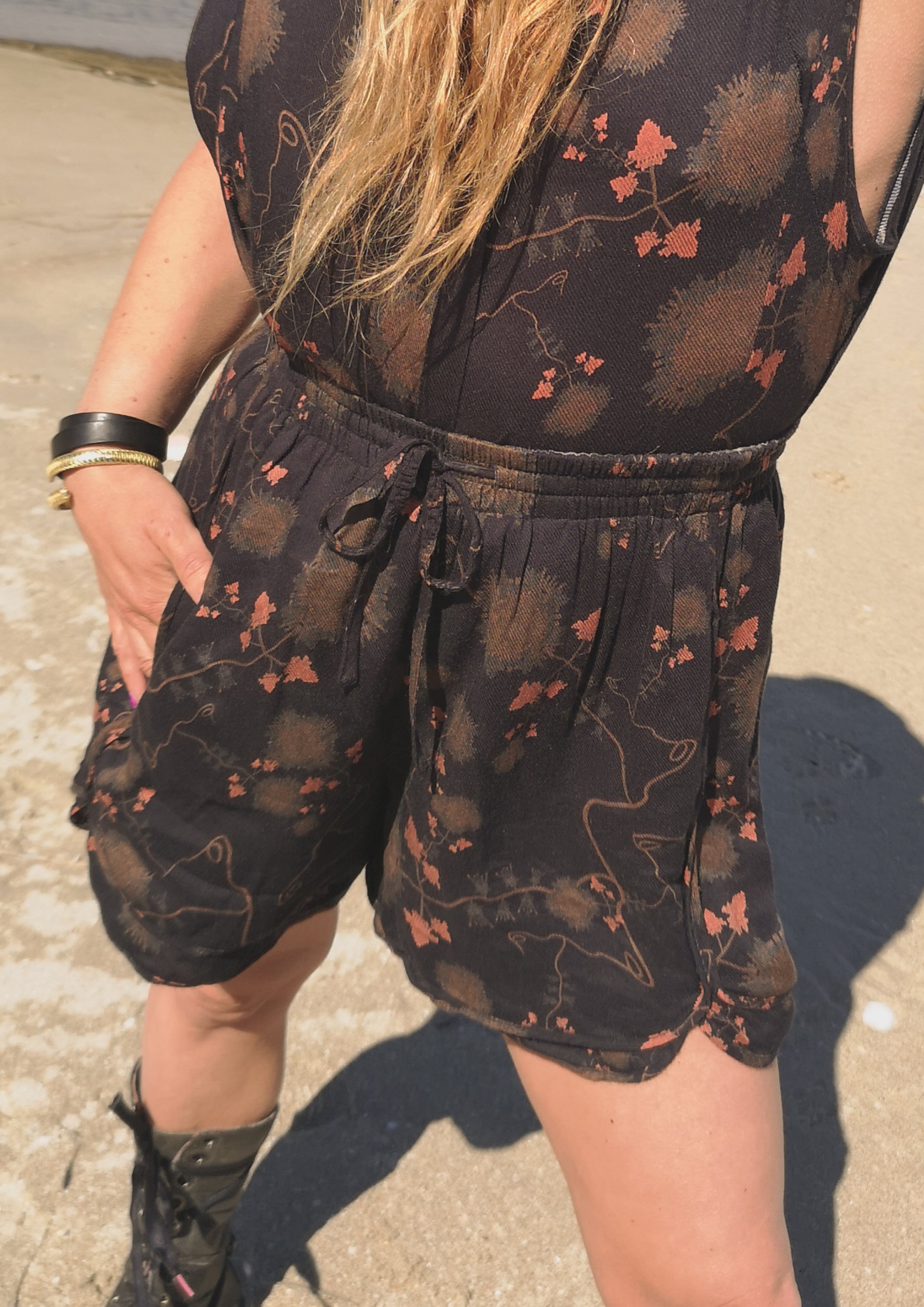 SHORTS WIDE - SILKY RAYON printed black/rust - BERENIK