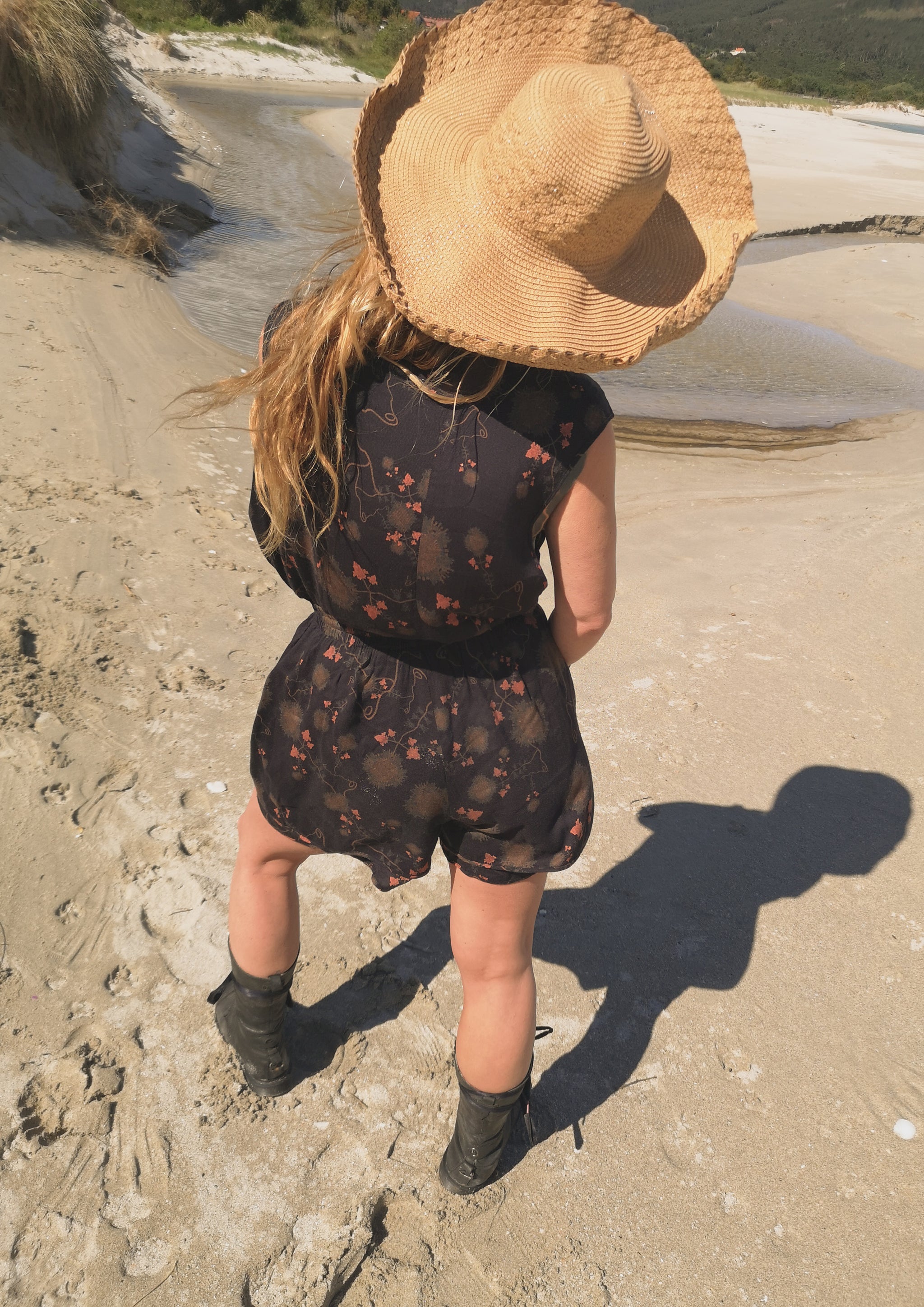 SHORTS WIDE - SILKY RAYON printed black/rust - BERENIK