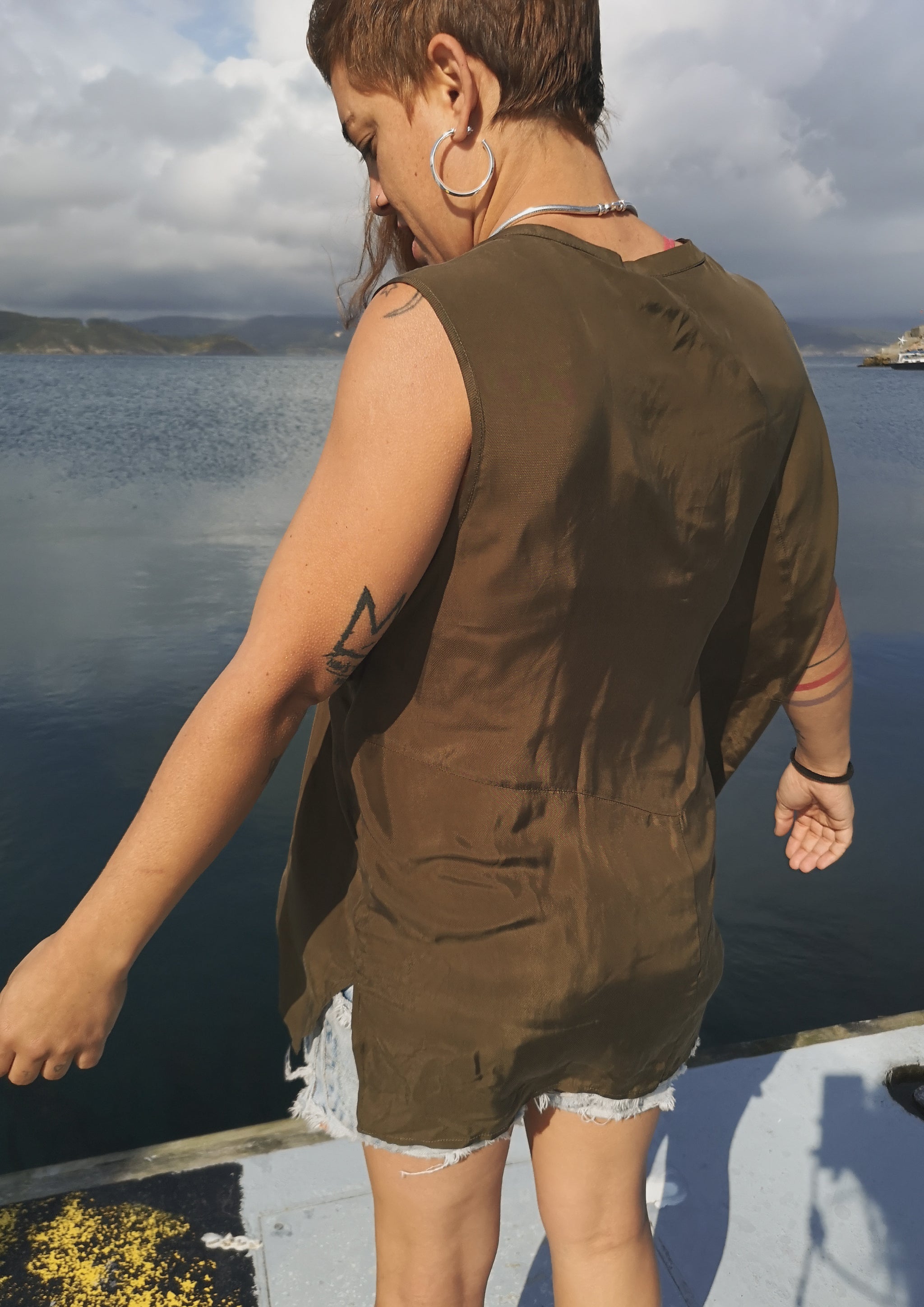 BLOUSE SLEEVELESS - SILKY CUPRO khaki - BERENIK