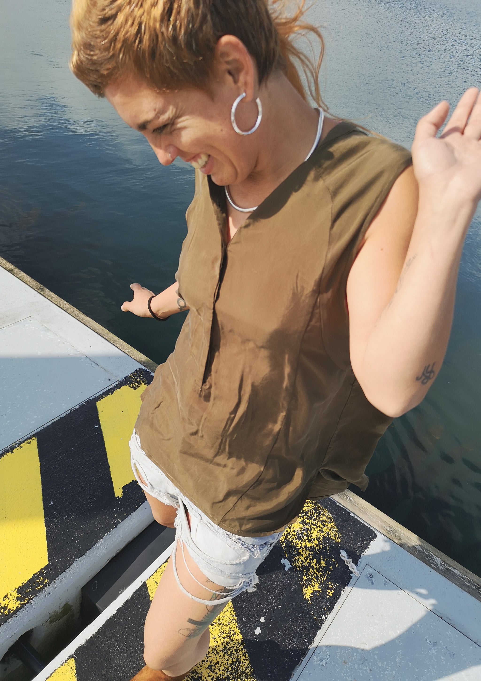 BLOUSE SLEEVELESS - SILKY CUPRO khaki - BERENIK