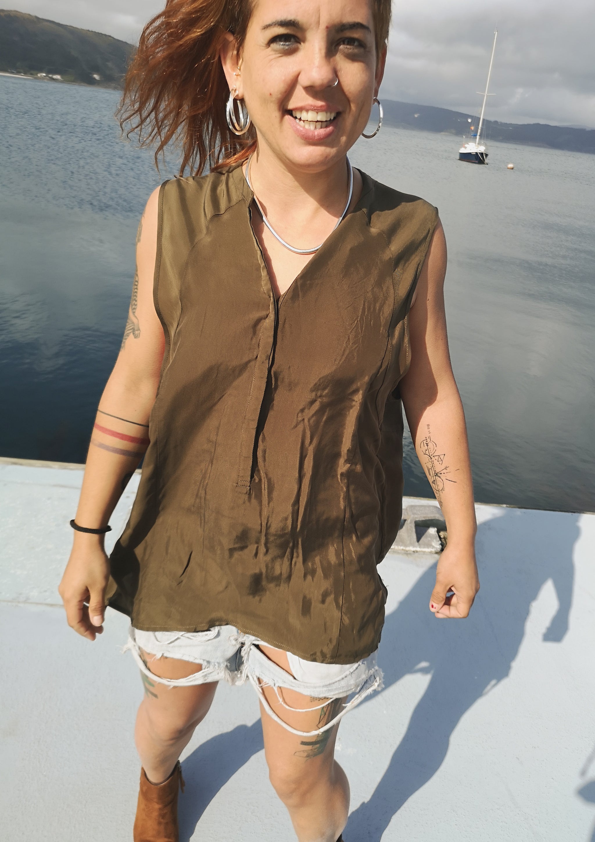 BLOUSE SLEEVELESS - SILKY CUPRO khaki - BERENIK