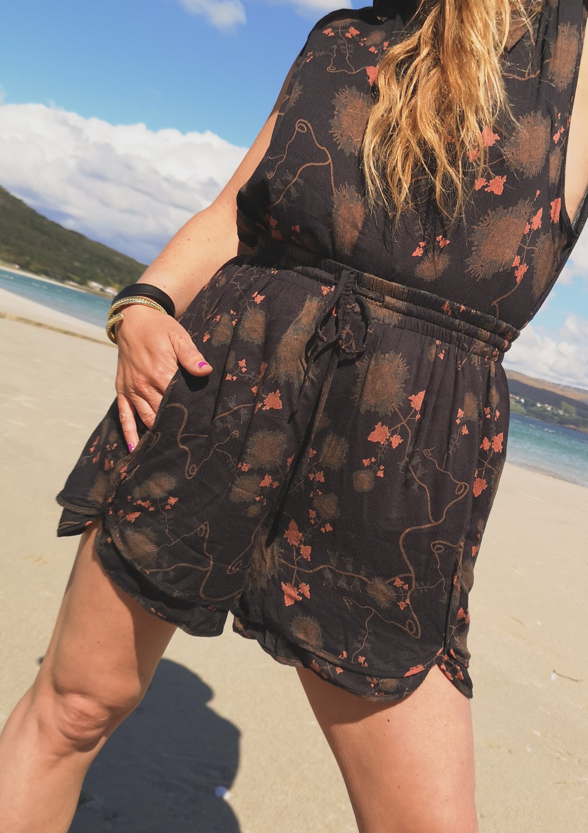 SHORTS WIDE - SILKY RAYON printed black/rust - BERENIK