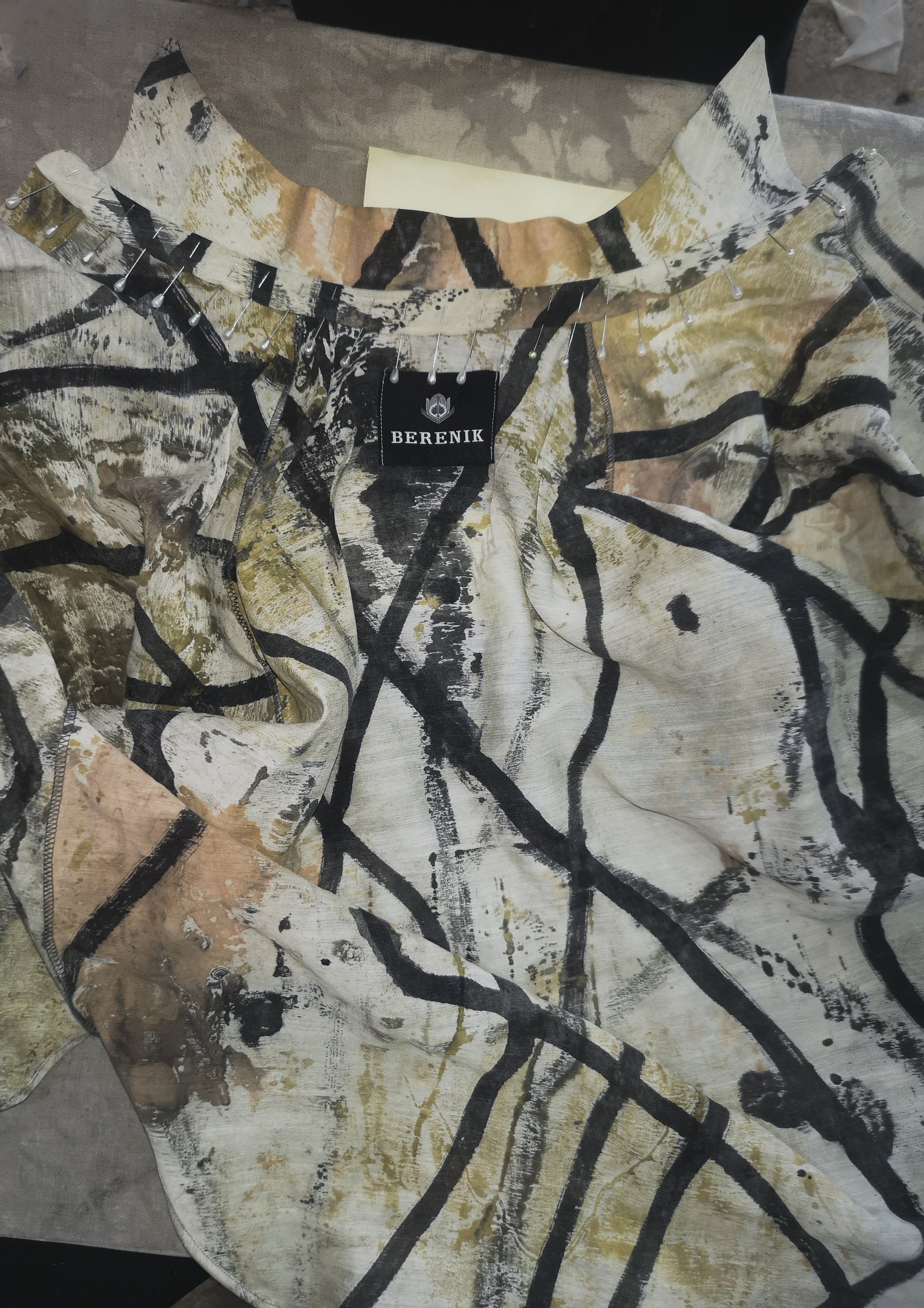 HOMEMADE - UNIQUE BLOUSE UNISEX - HAND PAINTED - black / white / green - BERENIK