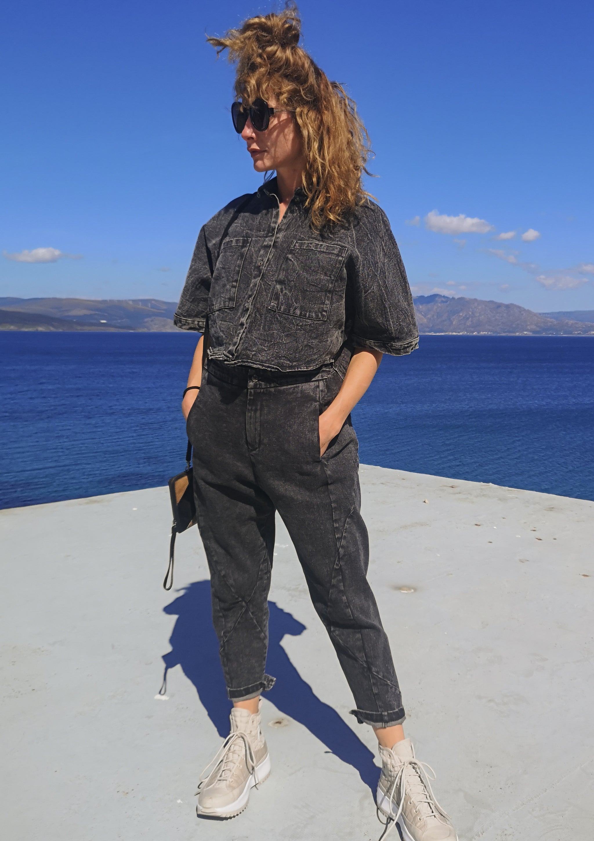 WIDE SUMMER BLOUSE WITH POCKETS - DENIM washed black - BERENIK