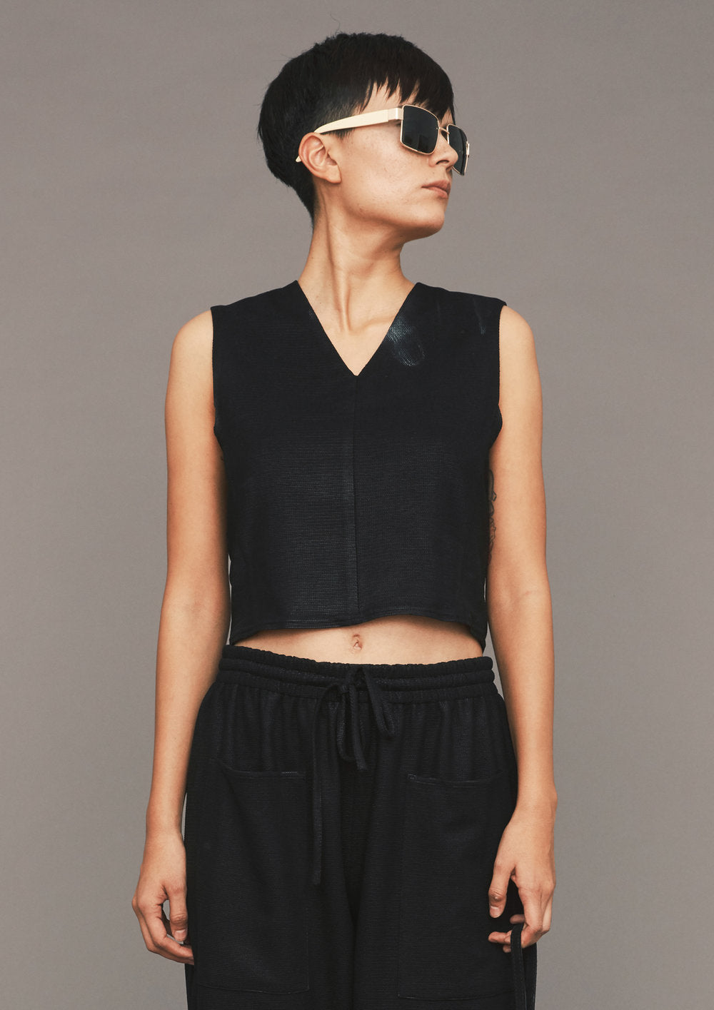 SHIRT SLEEVELESS - TECH LACES STRETCH black - BERENIK