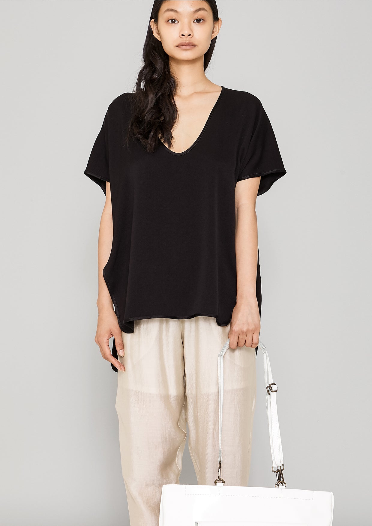 SHIRT SLEEVELESS V-COLLAR - HEAVY DRAPING black - BERENIK