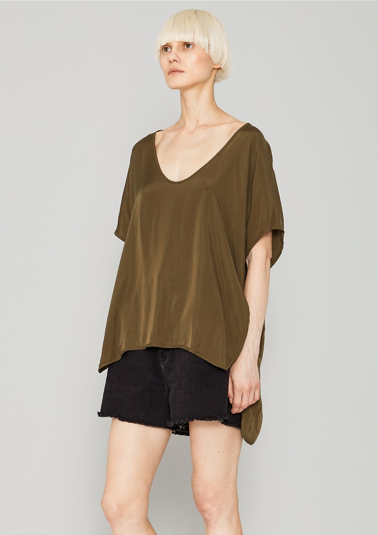 SHIRT SLEEVELESS V-COLLAR - SILKY CUPRO khaki - BERENIK