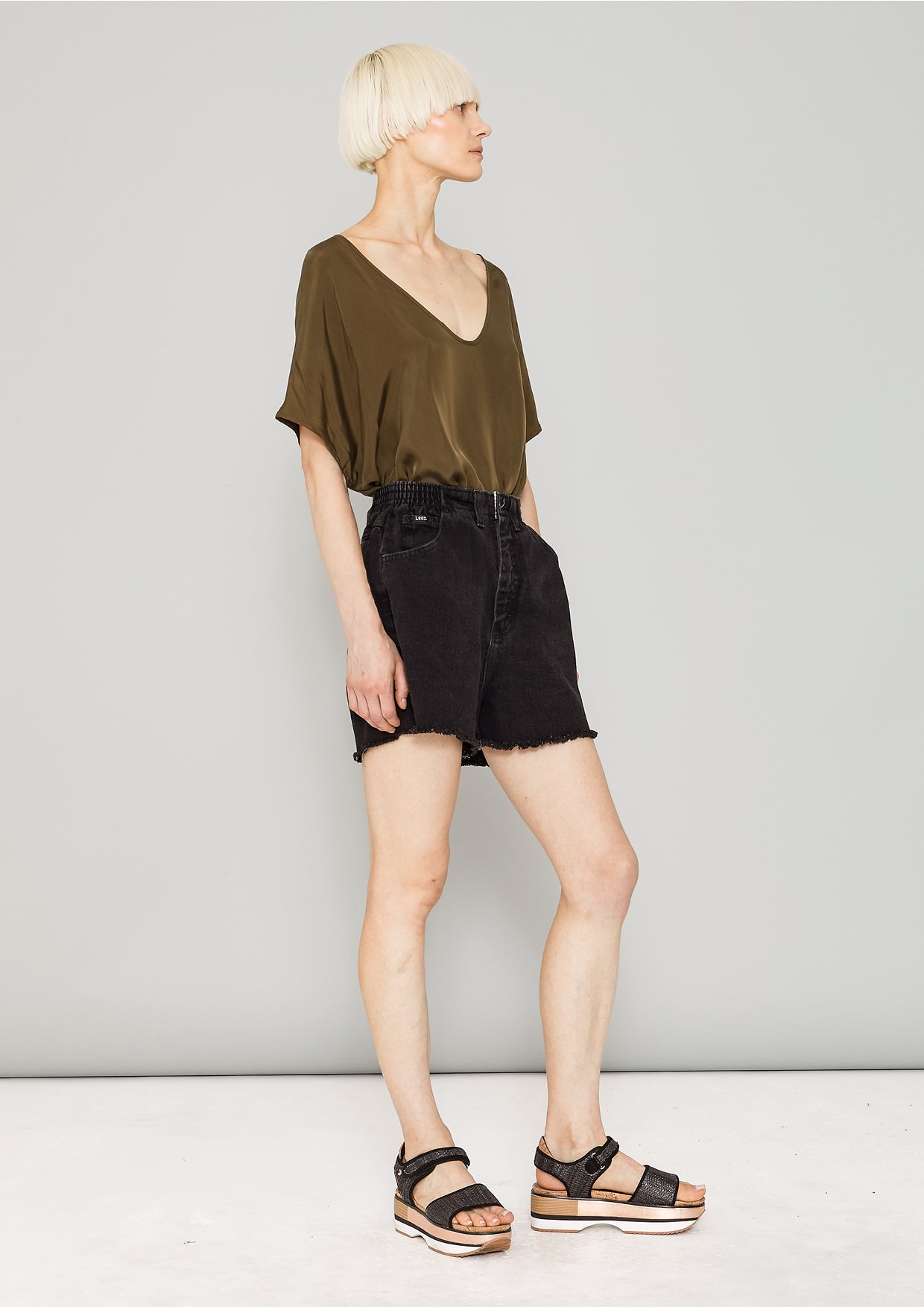 SHIRT SLEEVELESS V-COLLAR - SILKY CUPRO khaki - BERENIK