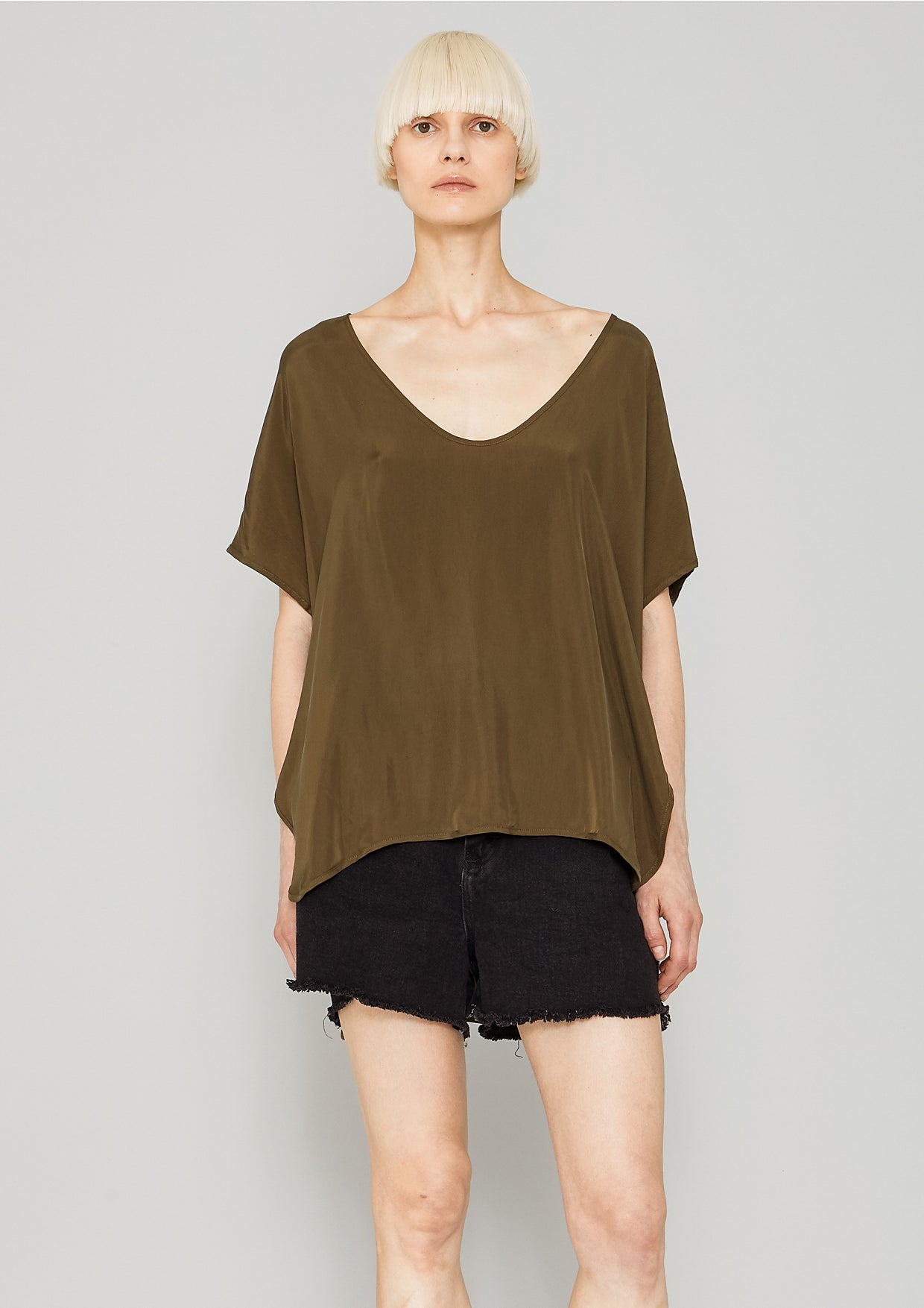 SHIRT SLEEVELESS V-COLLAR - SILKY CUPRO khaki - BERENIK