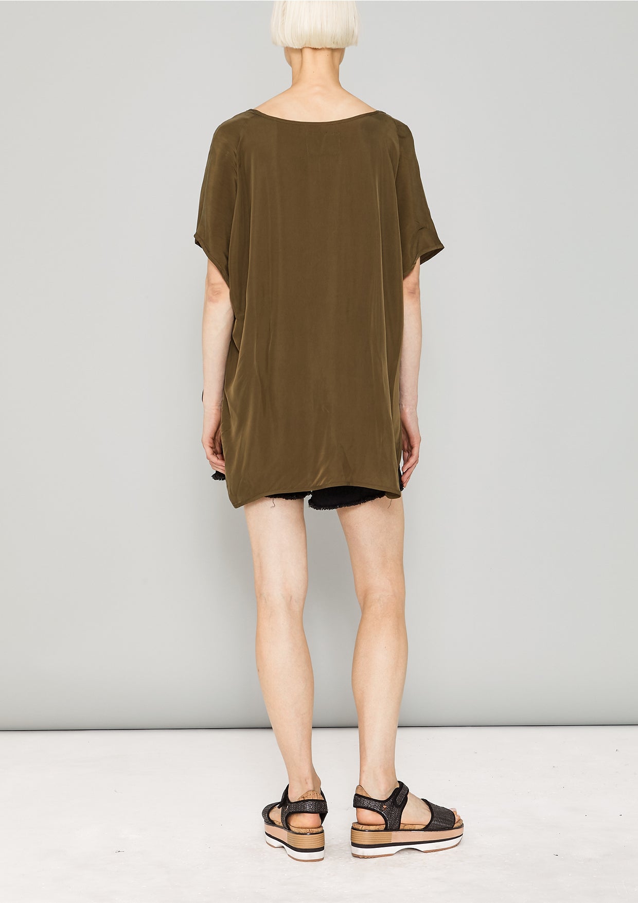 SHIRT SLEEVELESS V-COLLAR - SILKY CUPRO khaki - BERENIK