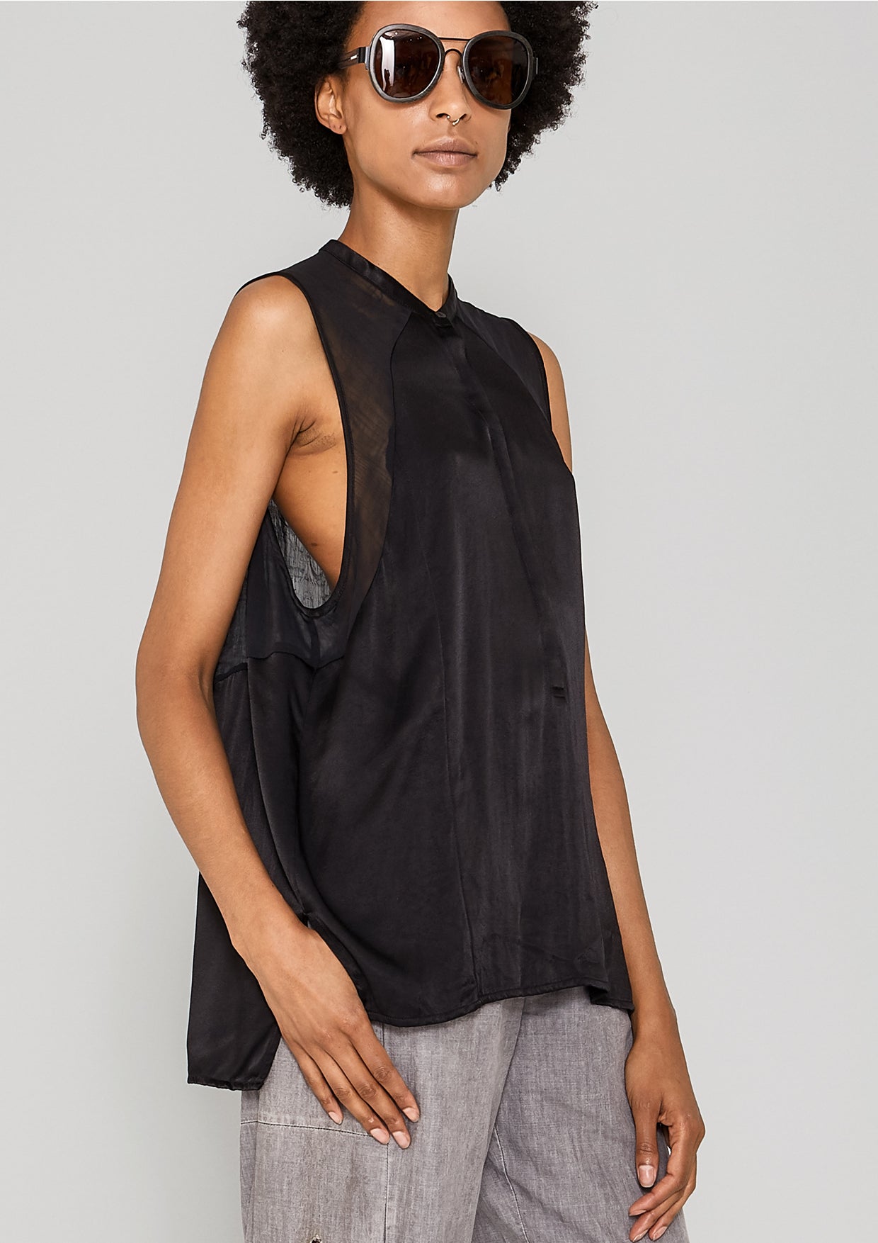 BLOUSE SLEEVELESS - SILKY RAYON SATIN black - BERENIK