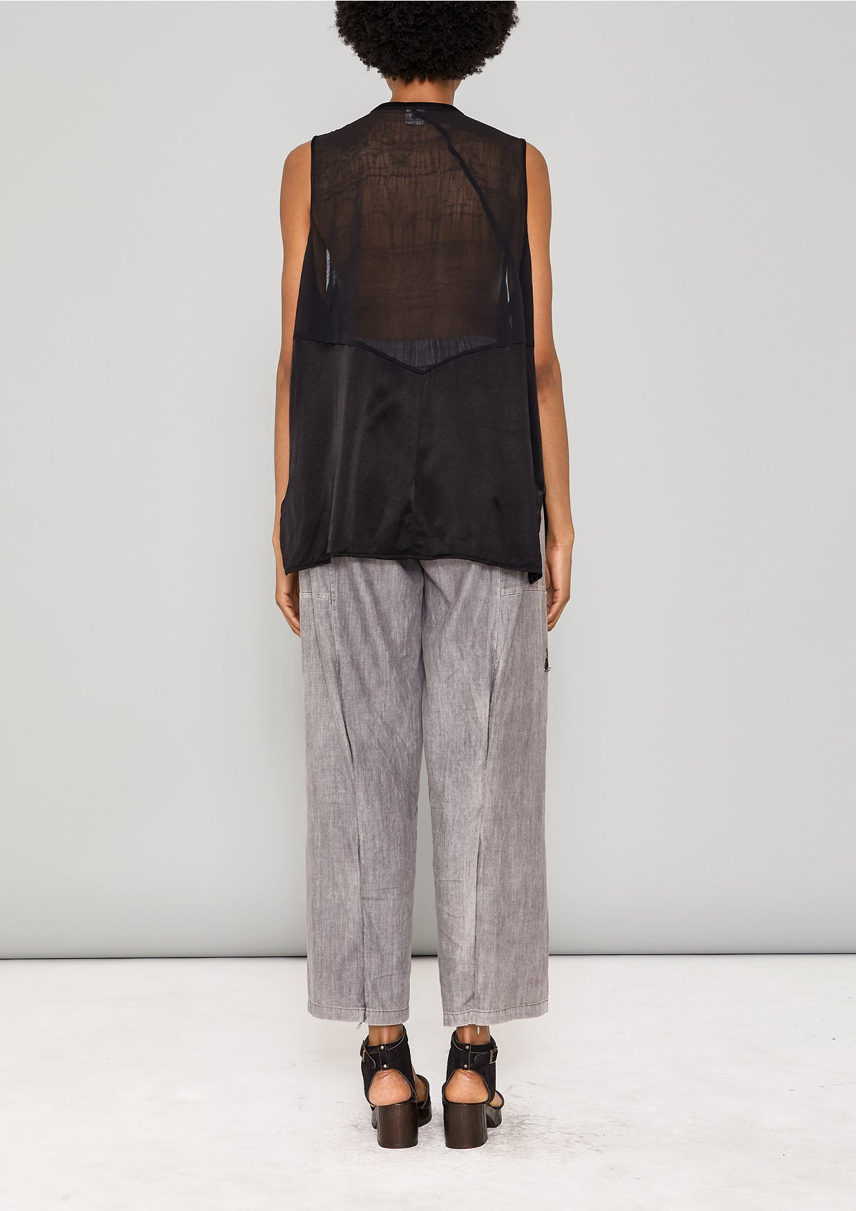 BLOUSE SLEEVELESS - SILKY RAYON SATIN black - BERENIK