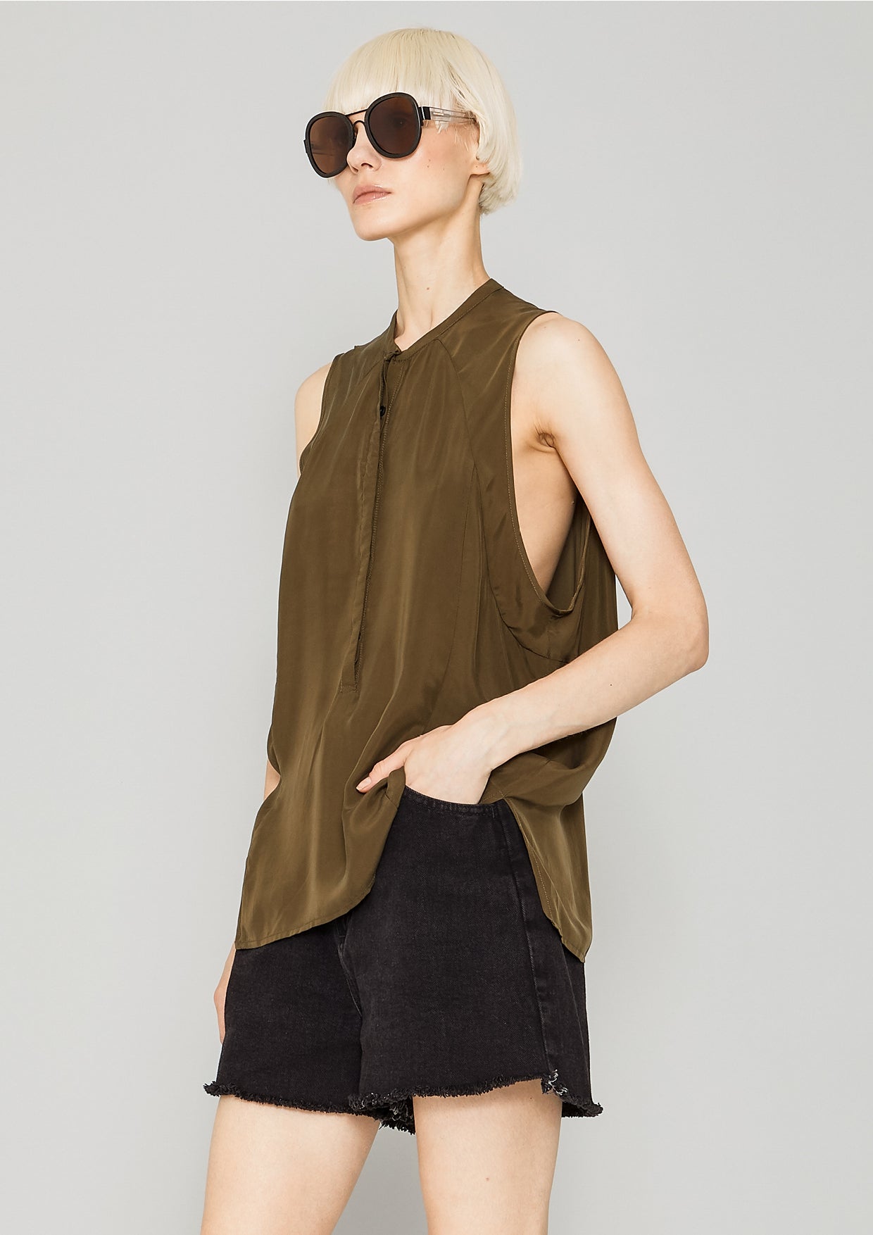 BLOUSE SLEEVELESS - SILKY CUPRO khaki - BERENIK