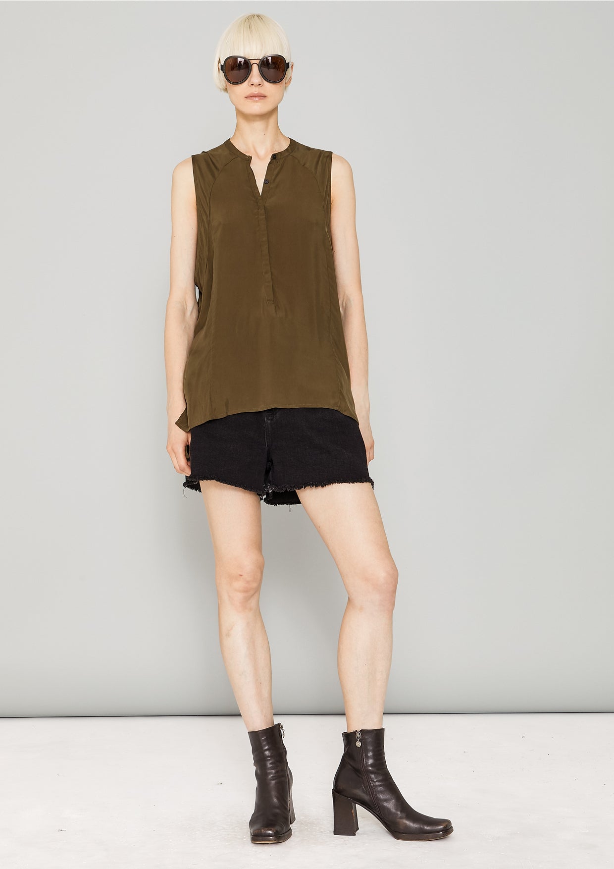 BLOUSE SLEEVELESS - SILKY CUPRO khaki - BERENIK