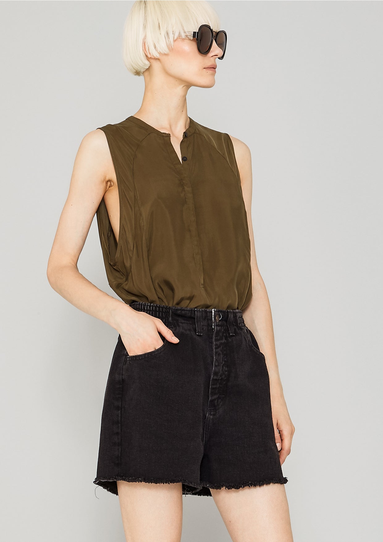 BLOUSE SLEEVELESS - SILKY CUPRO khaki - BERENIK