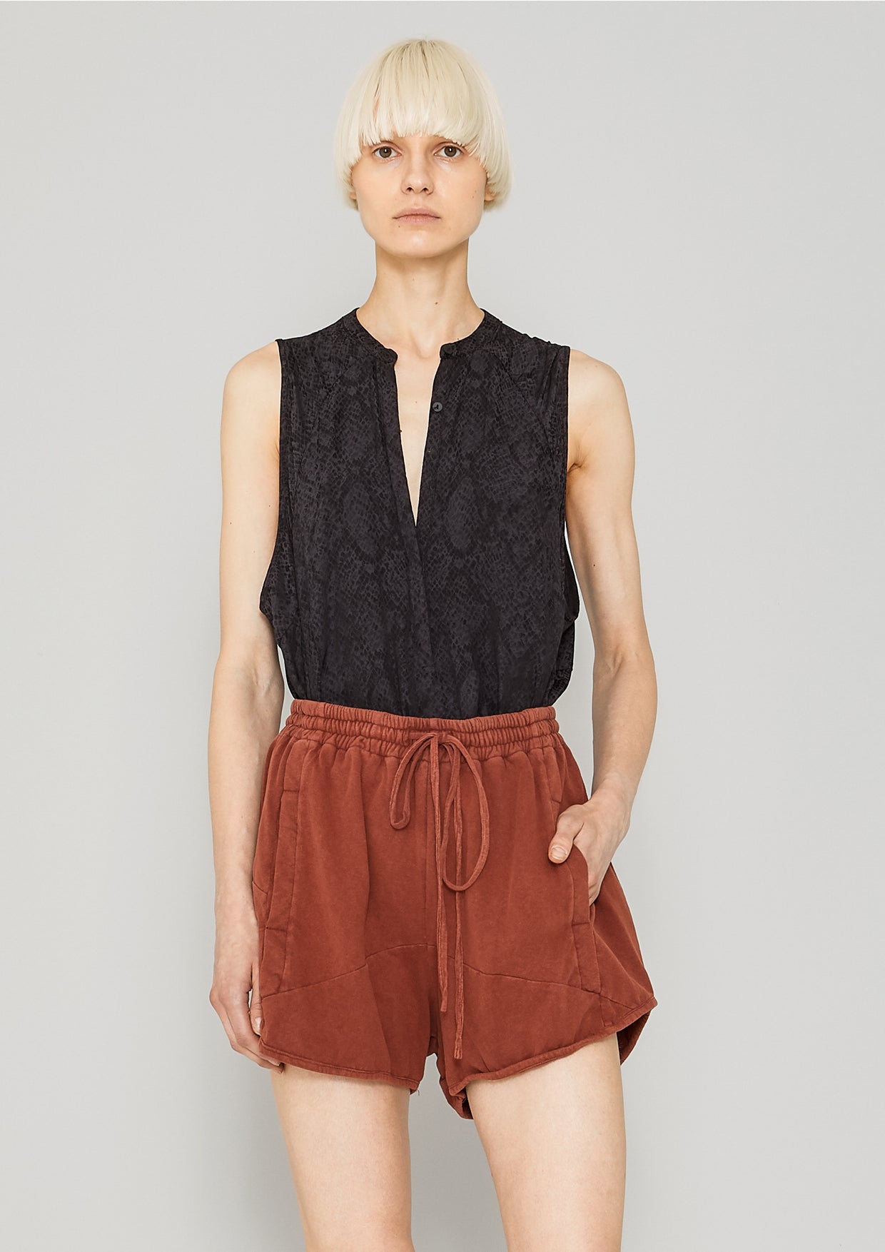BLOUSE SLEEVELESS - JACQUARD SATIN black snake - BERENIK
